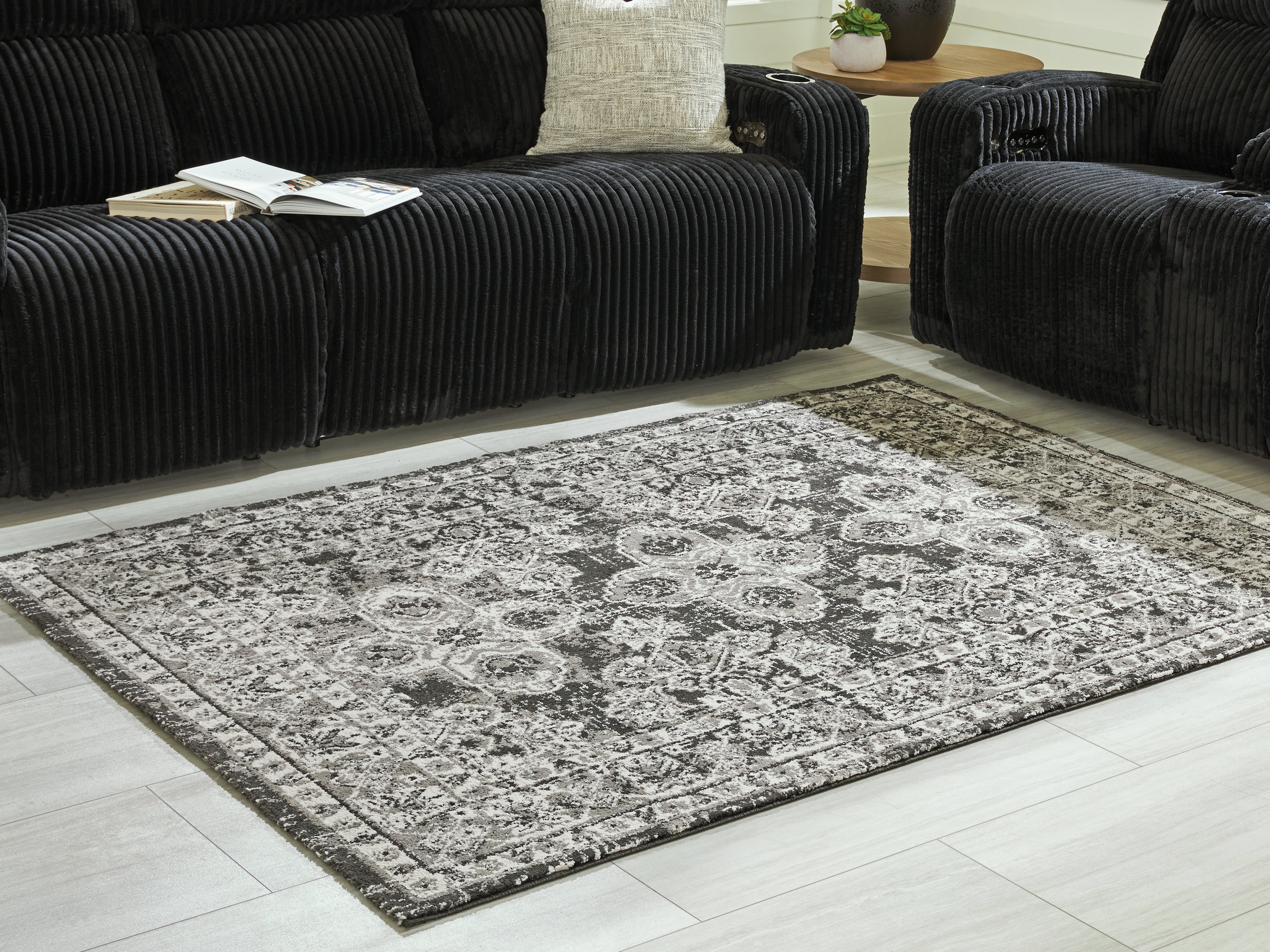 Glennisman Black/Gray/Ivory Medium Rug