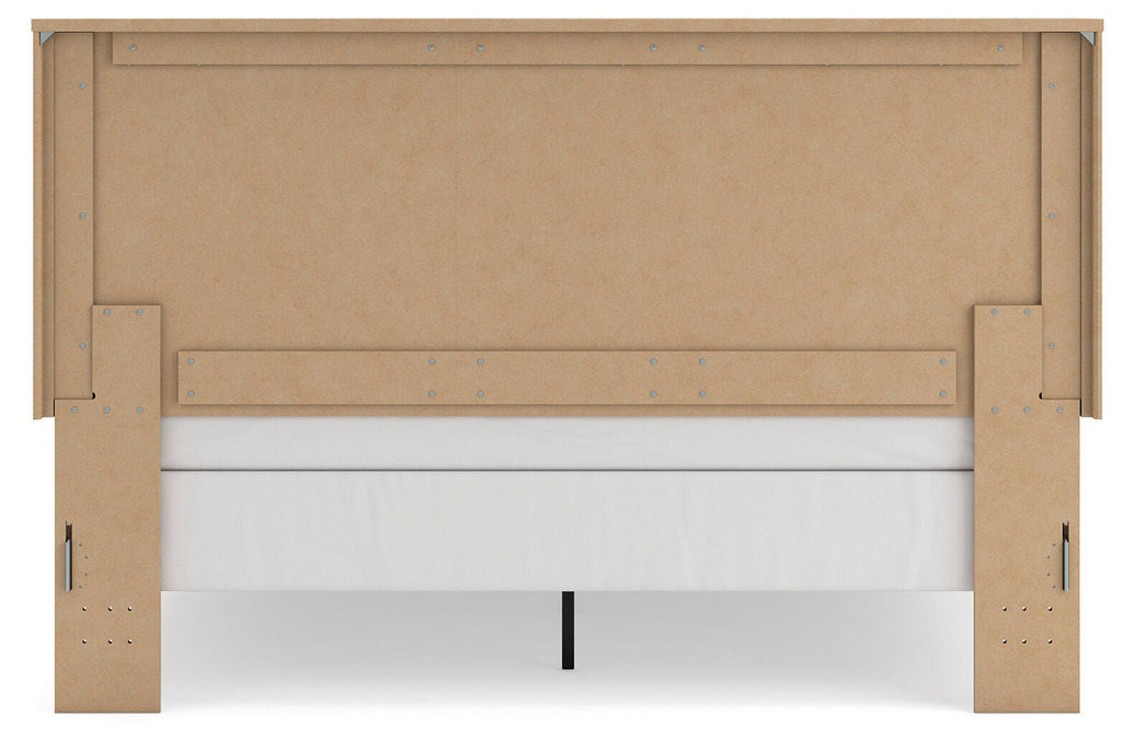 Gramburg Warm Natural Brown King Panel Bed