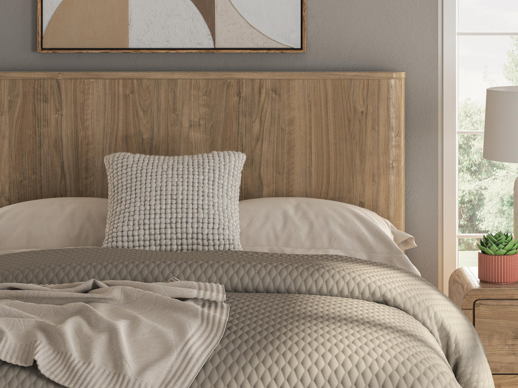 Gramburg Warm Natural Brown Queen Panel Bed