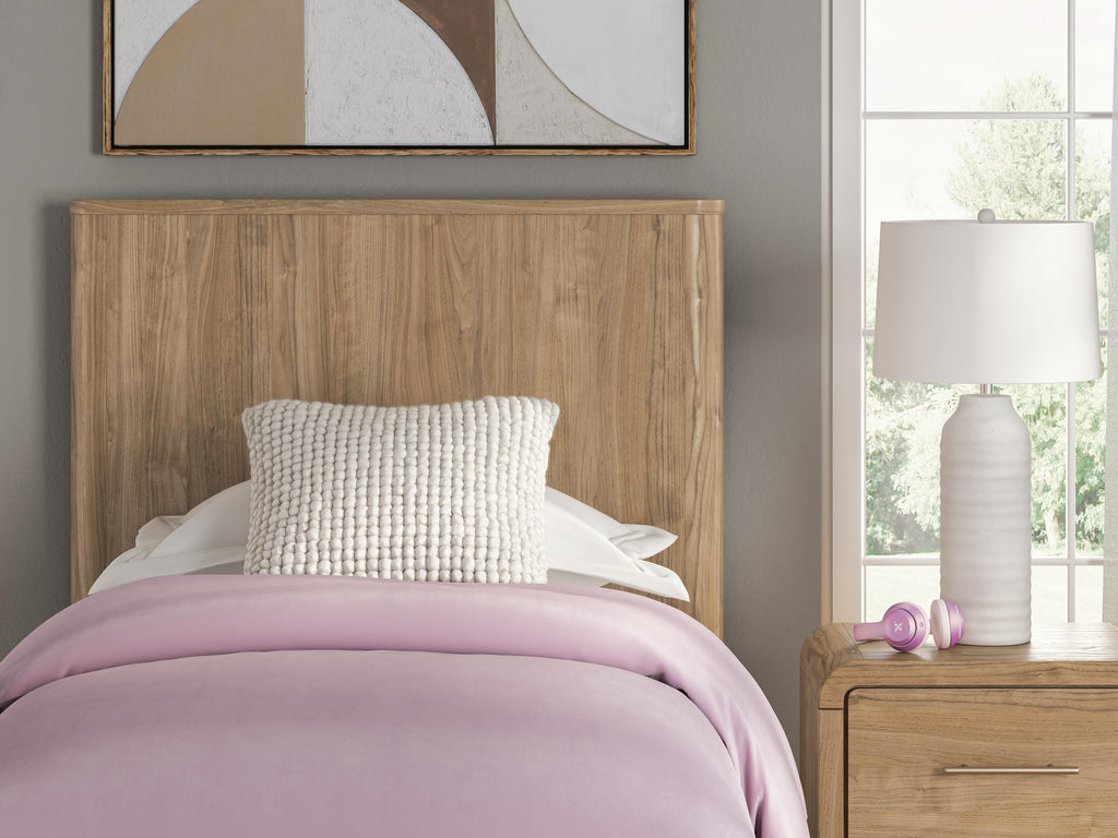 Gramburg Warm Natural Brown Twin Panel Bed