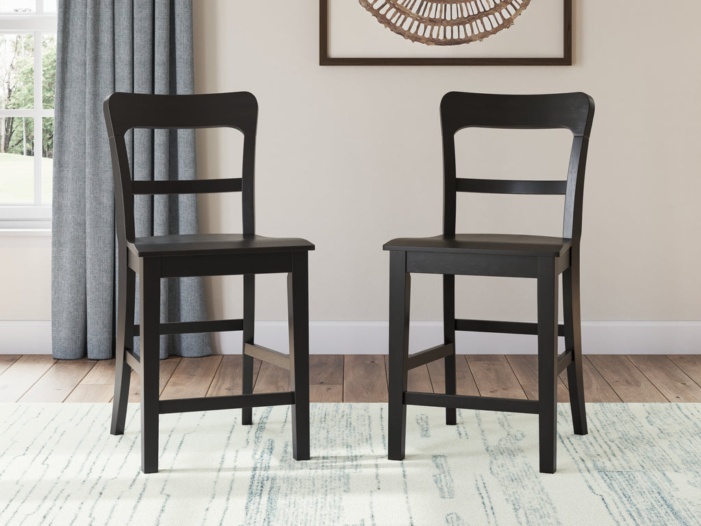 Greddinton Black/Brown Counter Height Dining Table and 4 Barstools