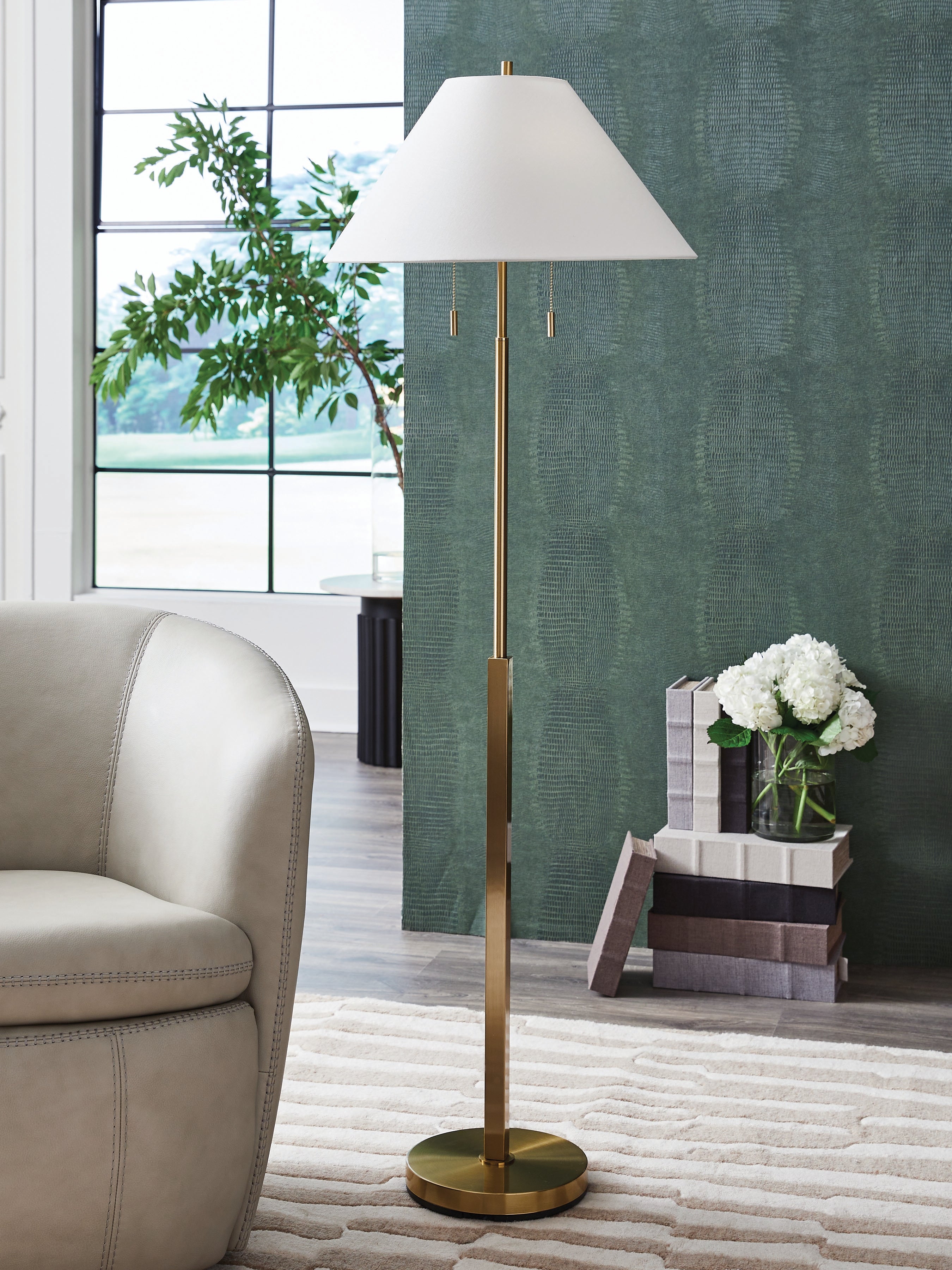 Haigwood Gold Metal Floor Lamp (1/CN)