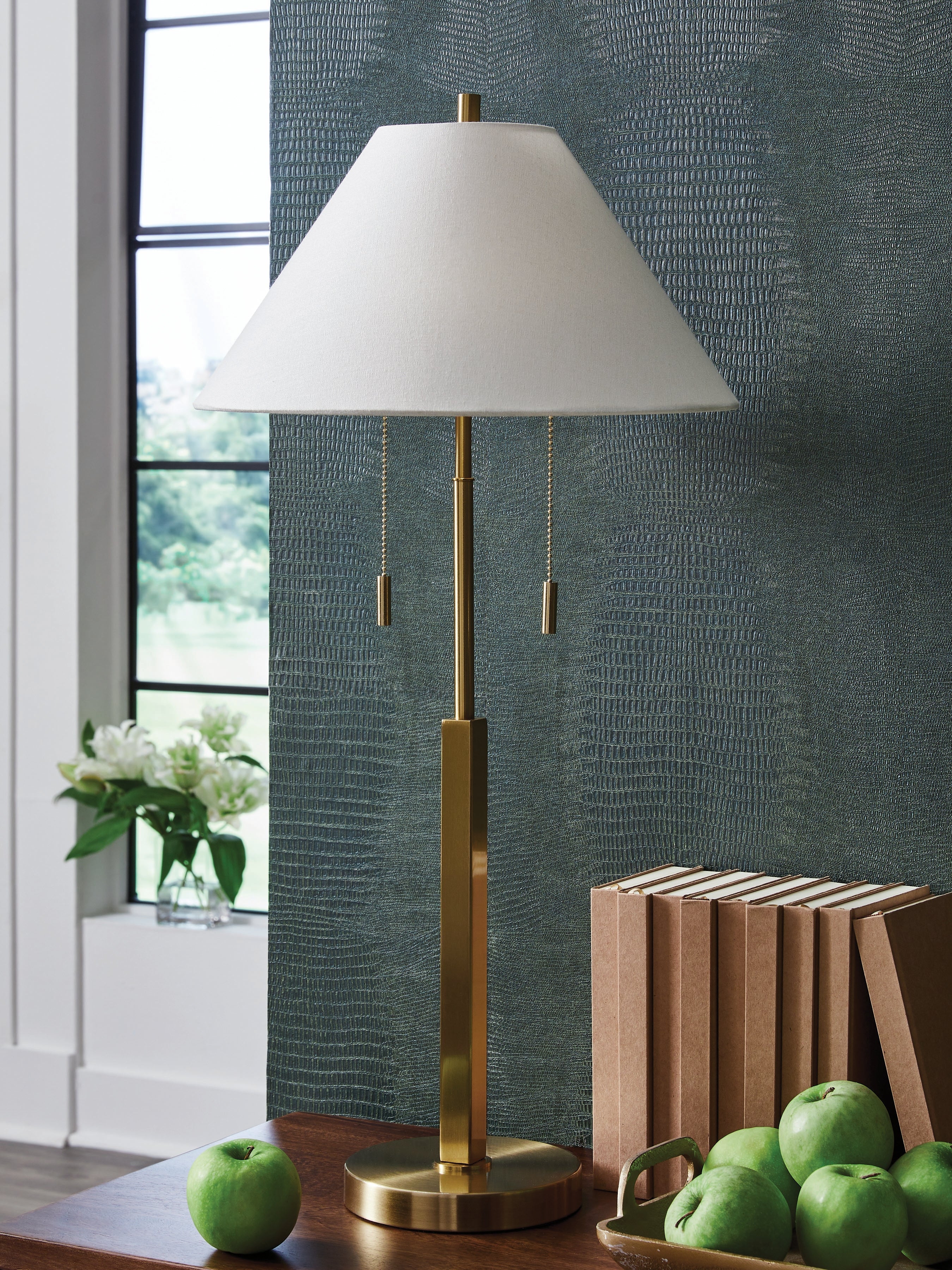 Haigwood Gold Metal Table Lamp (1/CN)