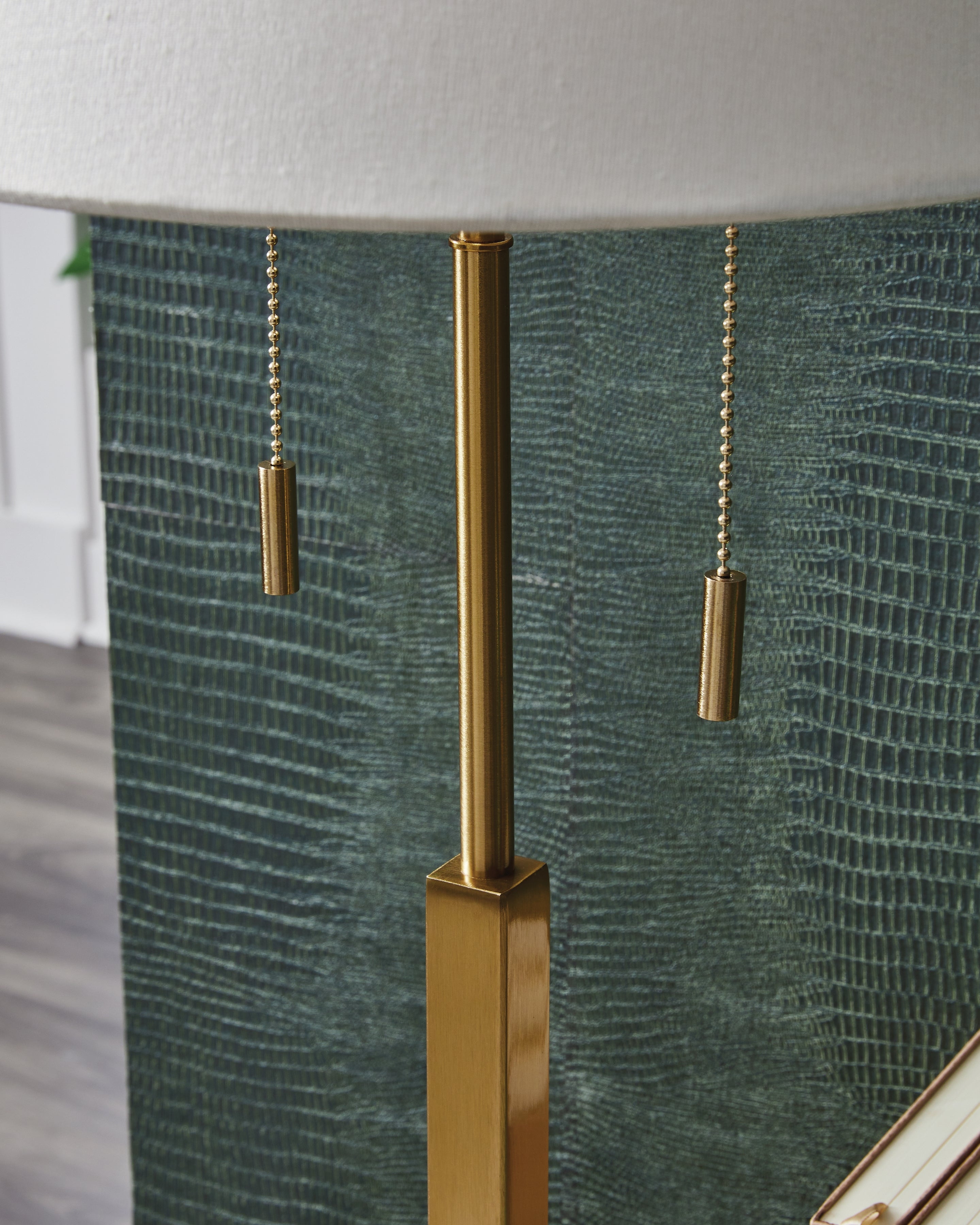 Haigwood Gold Metal Table Lamp (1/CN)