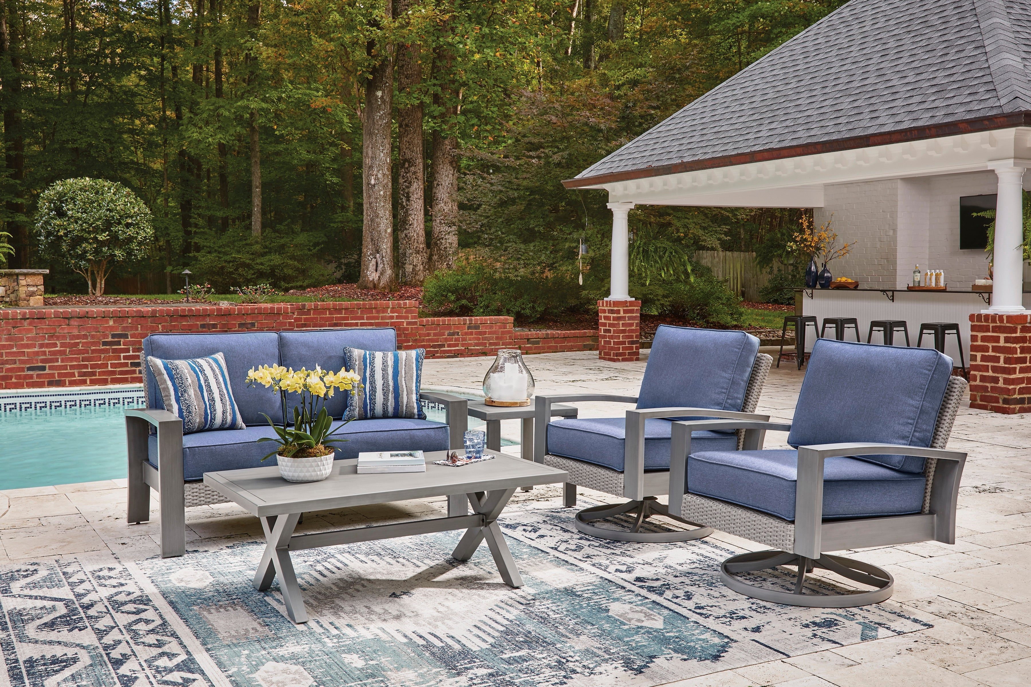Half Moon Beach Blue/Gray Swivel Lounge w/ Cushion