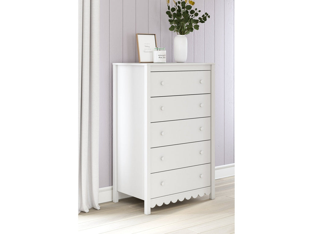 Hallityn White Chest of Drawers