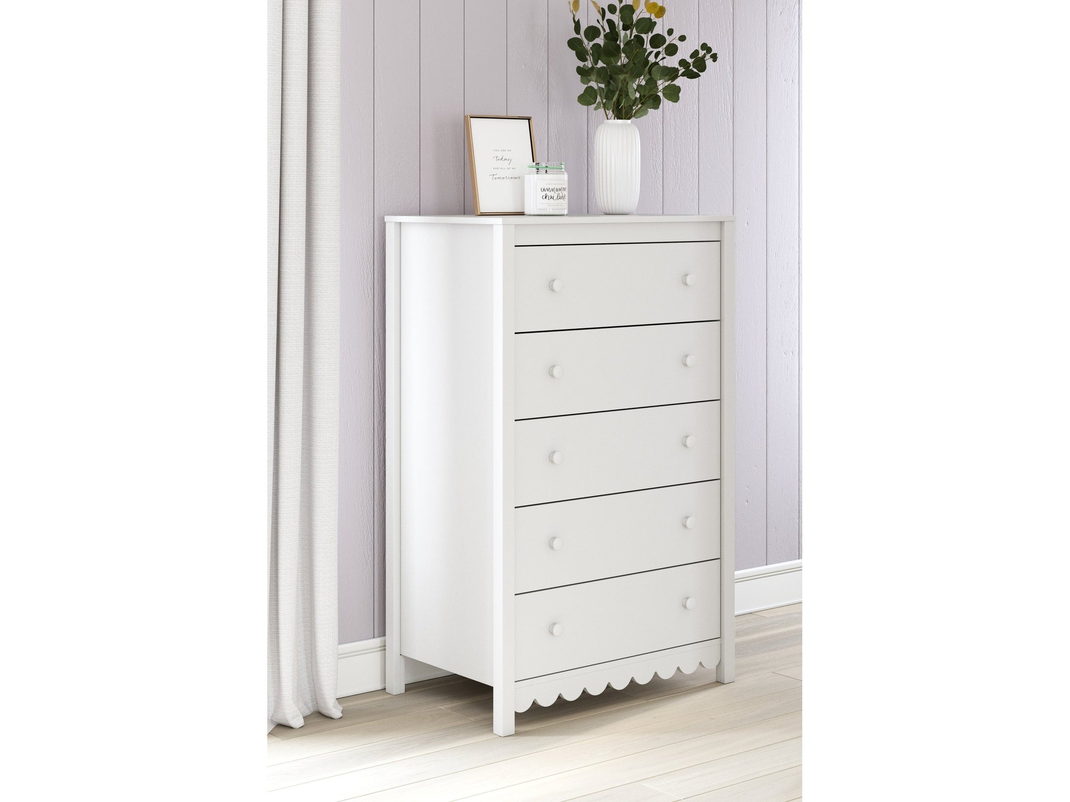 Hallityn White Chest of Drawers