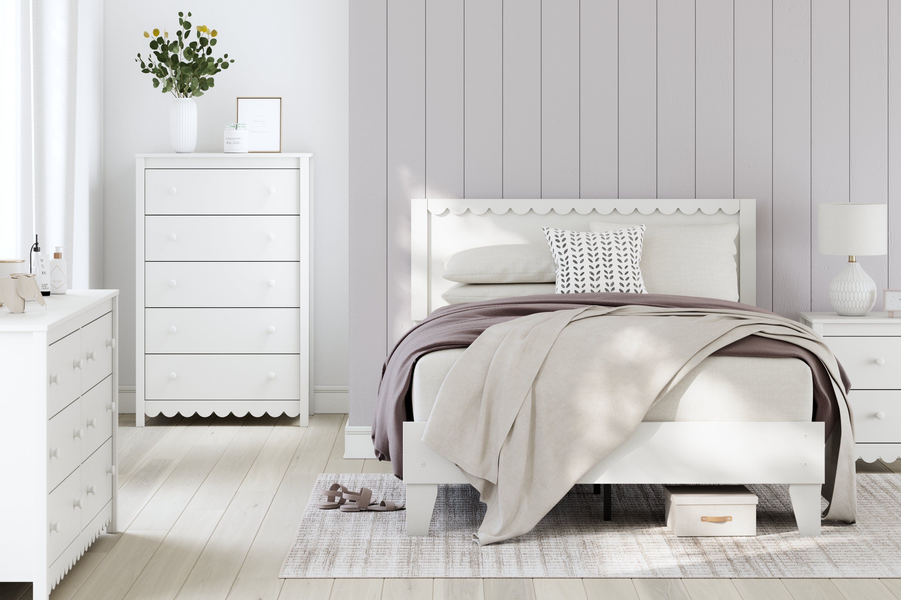 Hallityn White Chest of Drawers
