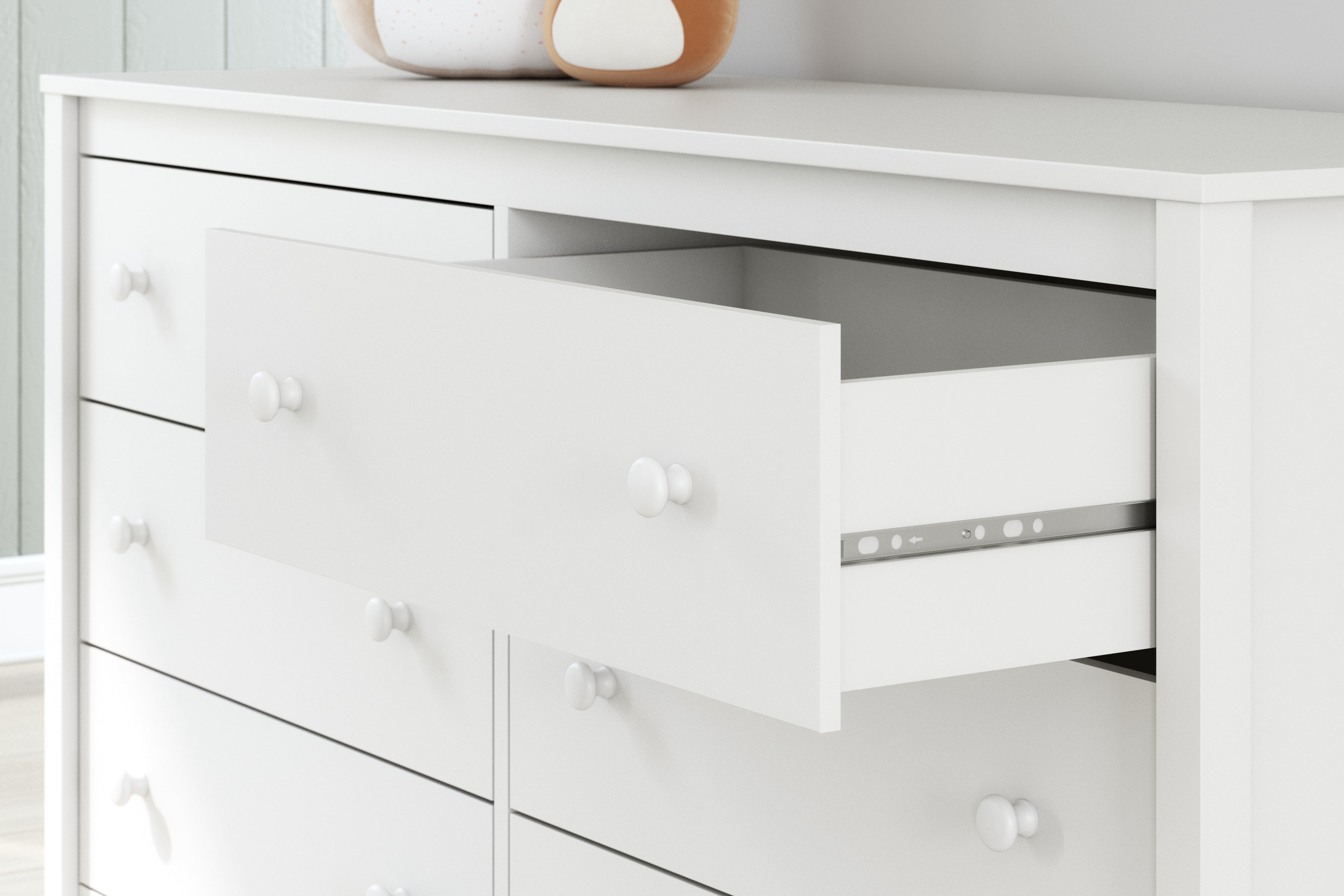 Hallityn White Dresser
