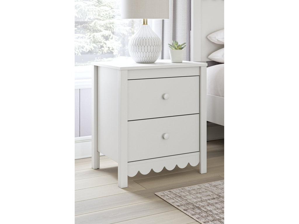 Hallityn White Nightstand