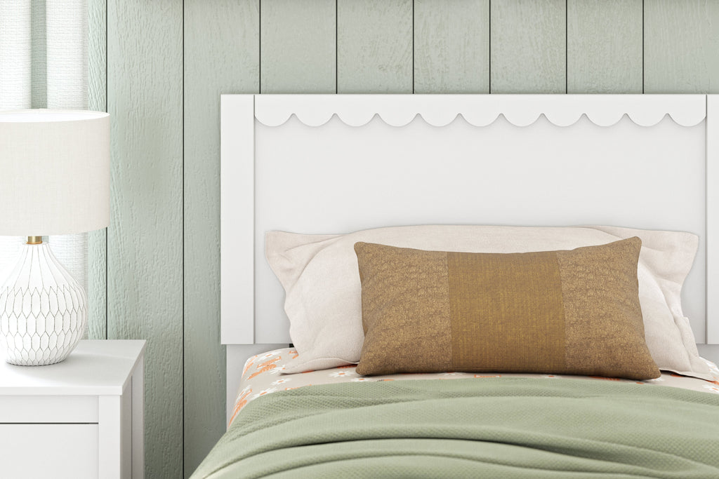 Hallityn White Twin Panel Platform Youth Bed
