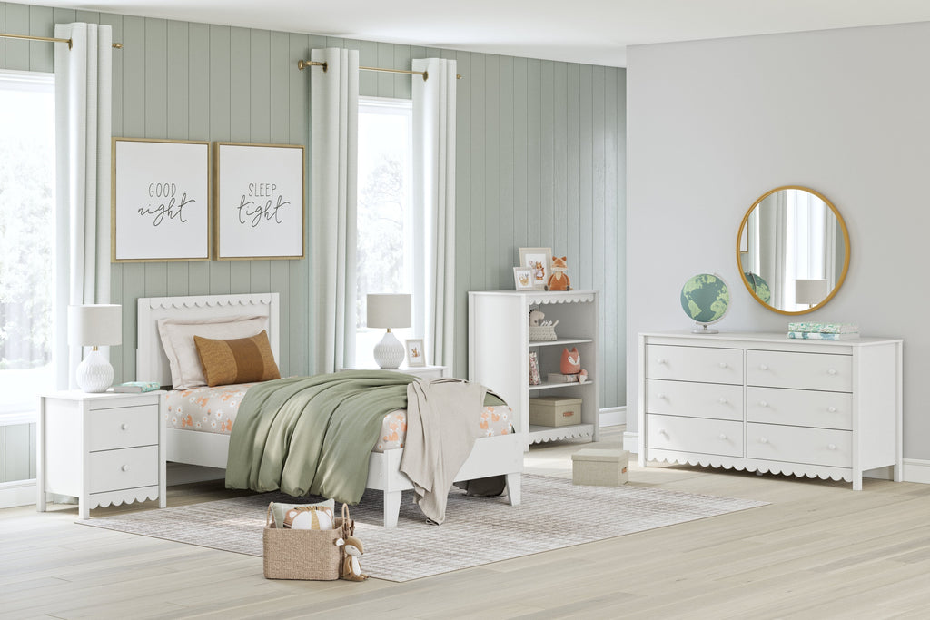 Hallityn White Twin Panel Platform Youth Bed