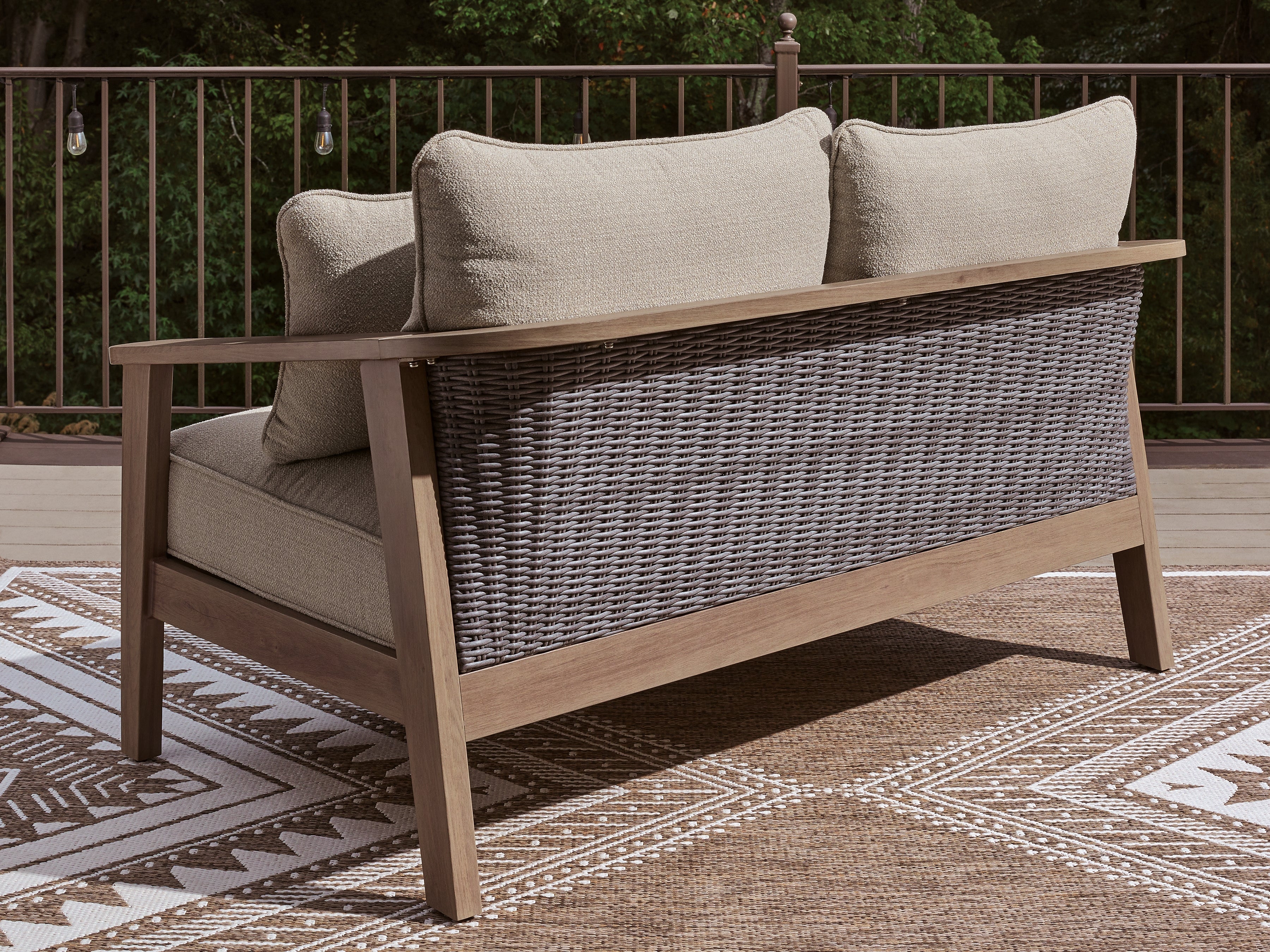 Harmony Headlands Natural/Gray Loveseat w/Cushion
