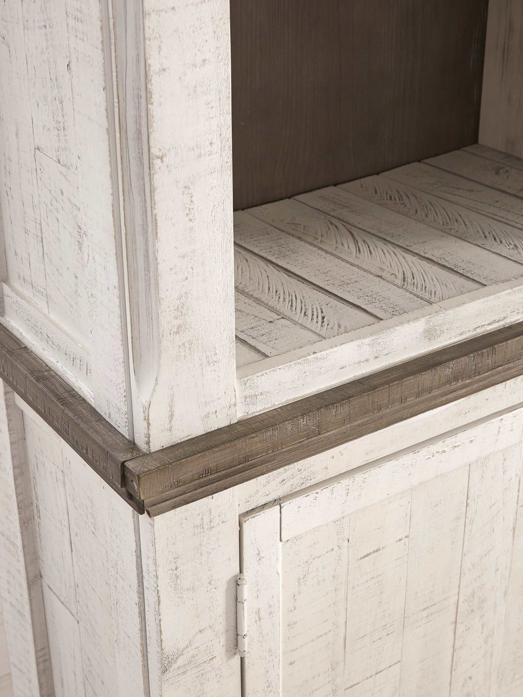 Havalance Weathered Gray & Vintage White Entertainment Center / 4pc