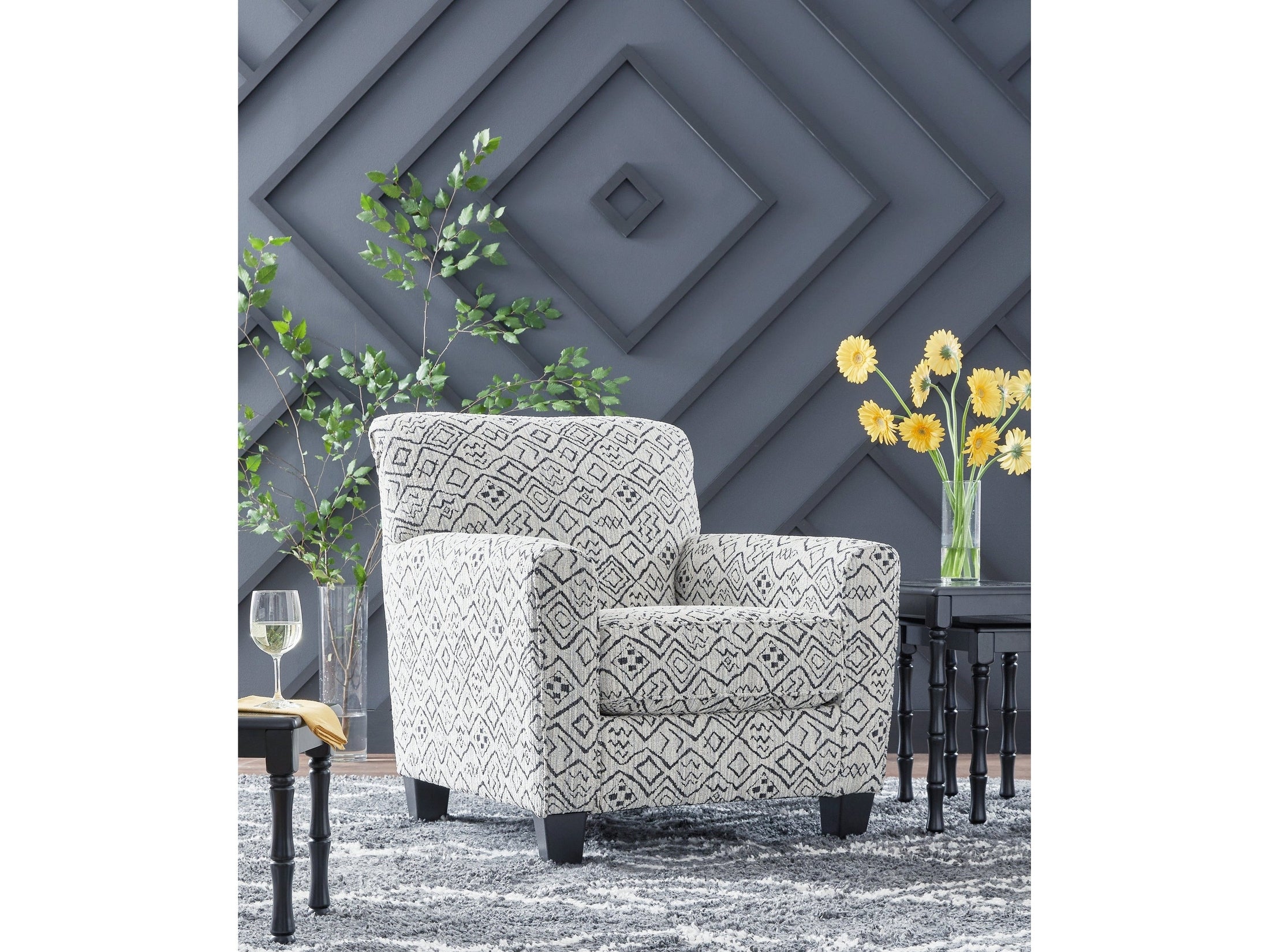 Hayesdale Black/Cream Accent Chair