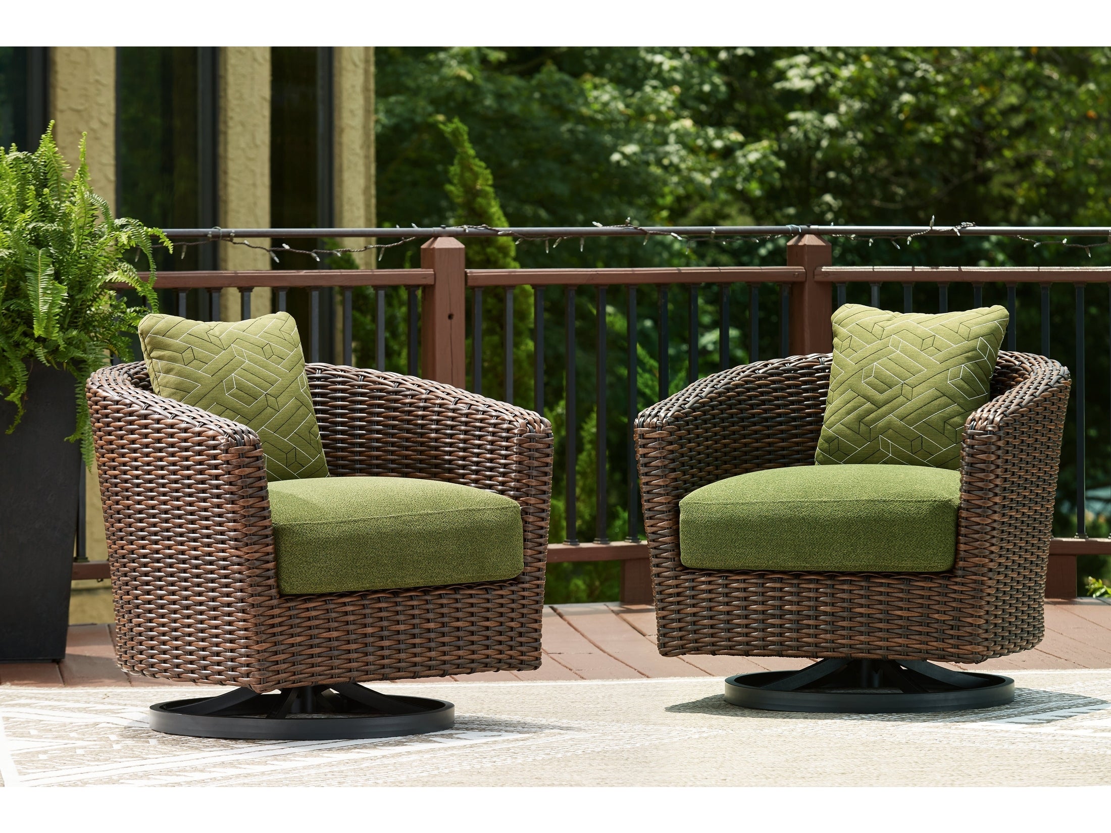 Horizon Hall Brown/Green Swivel Lounge w/ Cushion