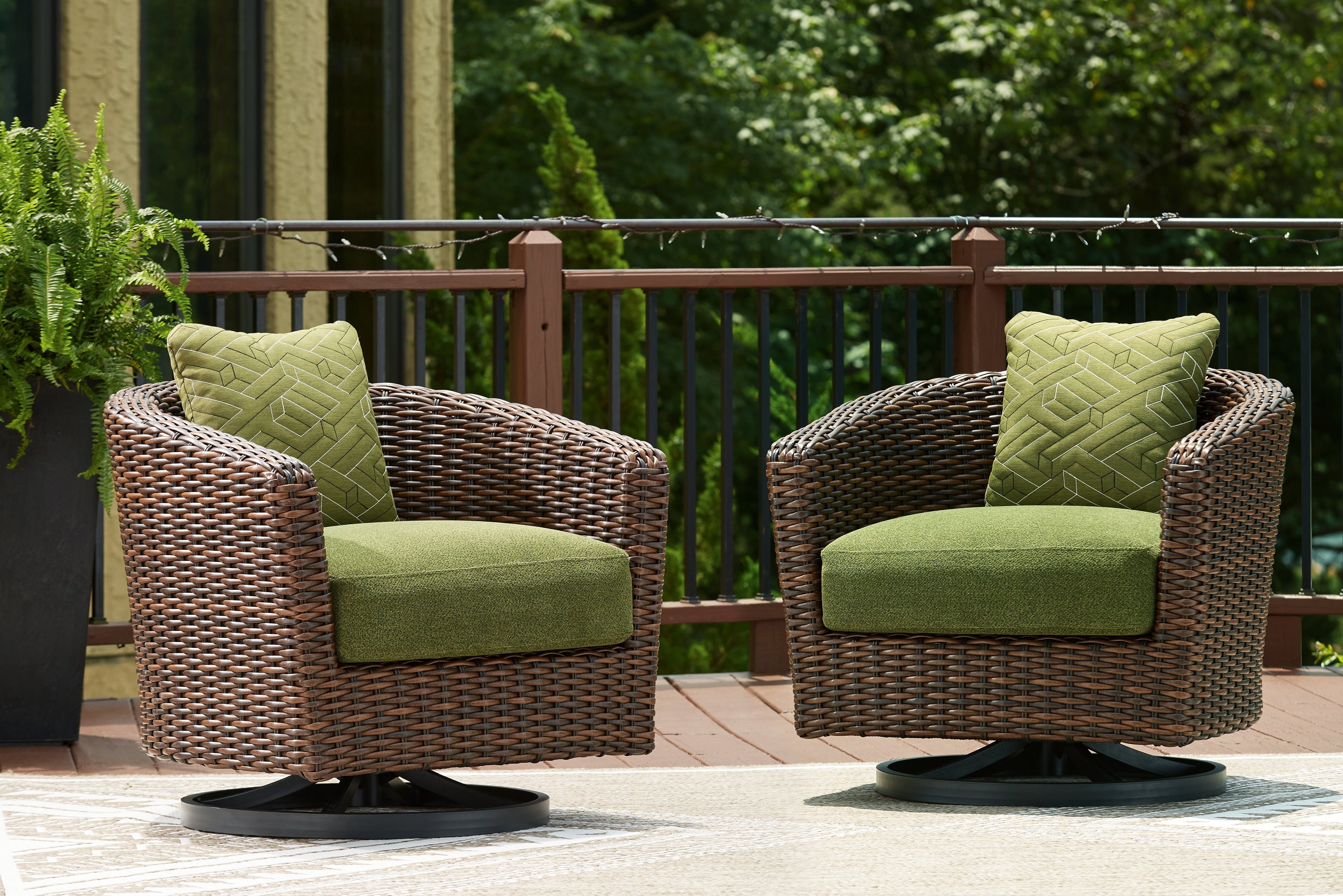 Horizon Hall Brown/Green Swivel Lounge w/ Cushion