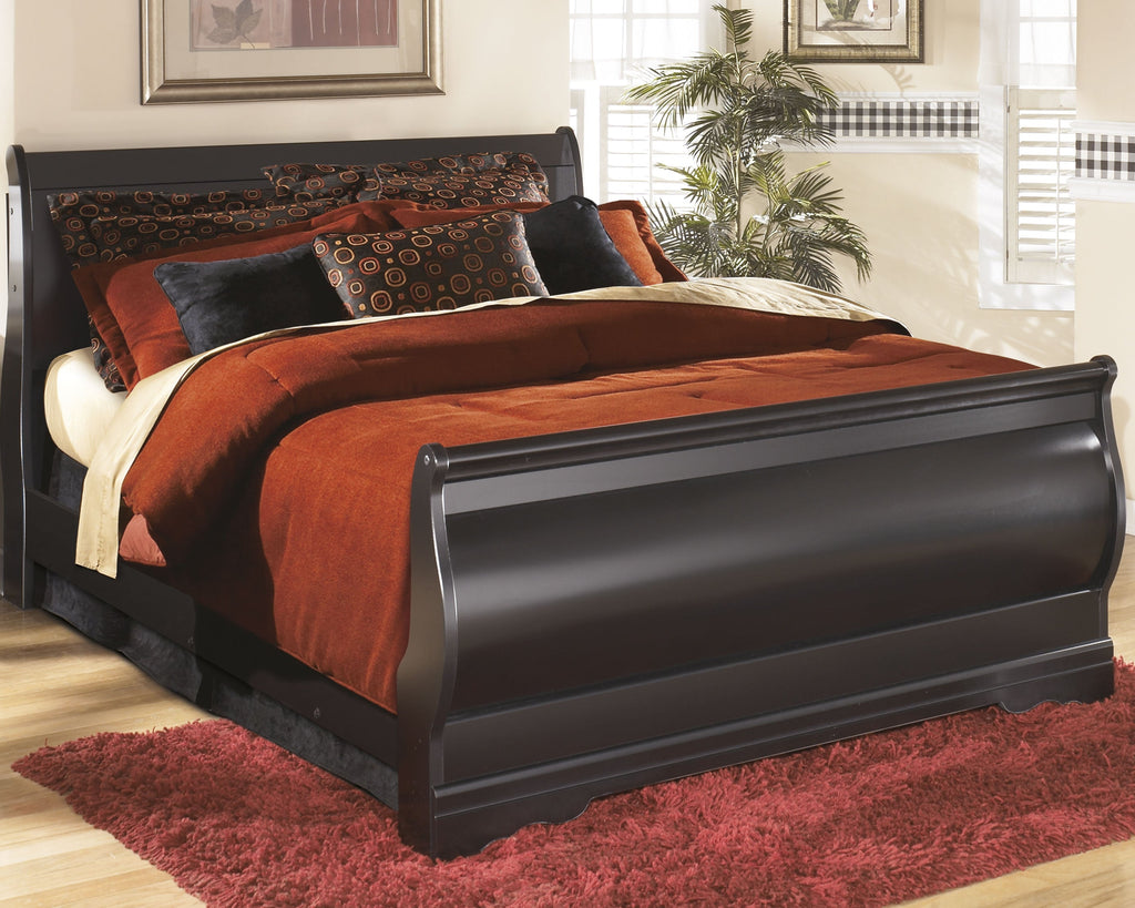 Huey Vineyard Black Full Sleigh Bed & Chest & 2 Nightstands