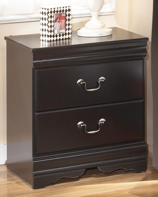 Huey Vineyard Black Full Sleigh Headboard, Chest and Nightstand