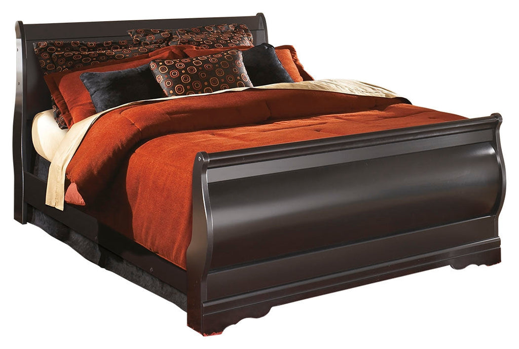 Huey Vineyard Black Queen Sleigh Bed, Dresser and Chest