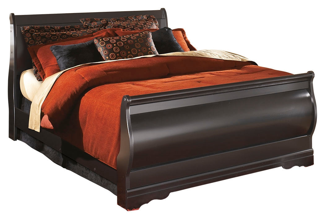 Huey Vineyard Black Queen Sleigh Bed, Dresser and Chest