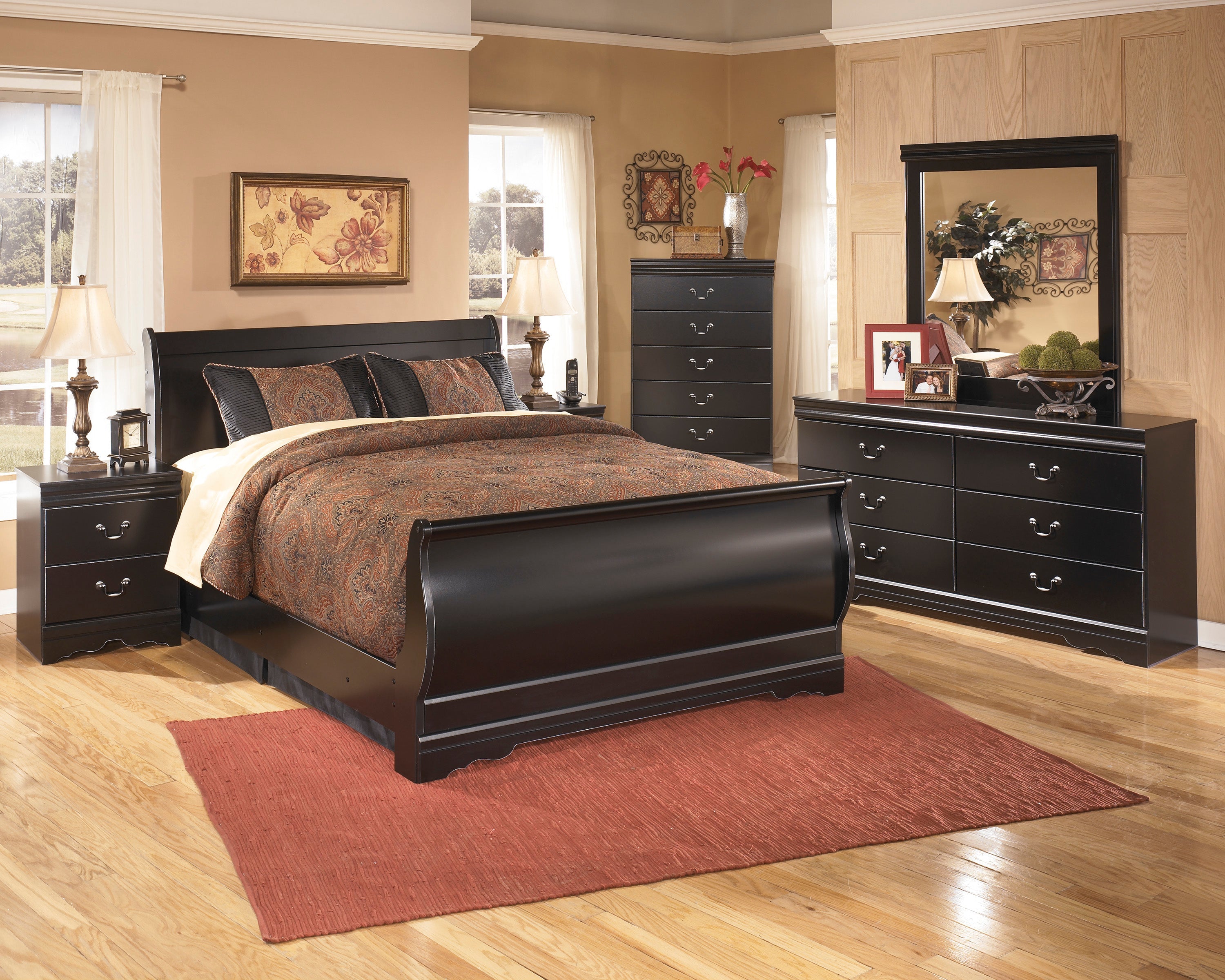 Huey Vineyard Black Queen Sleigh Bedroom Set with Chest and Nightstand