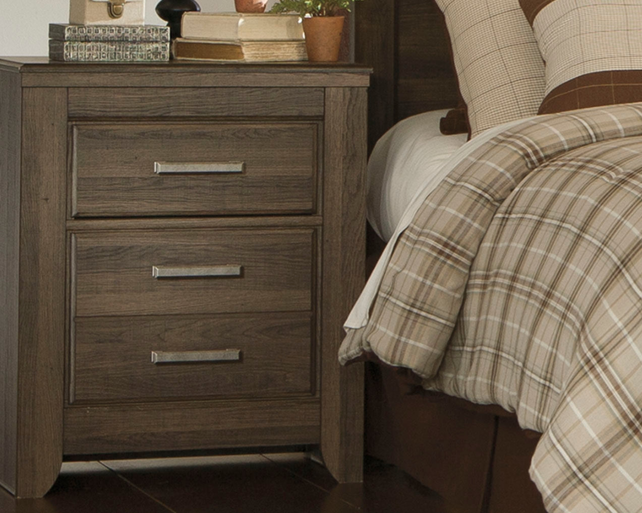 Juararo California King Panel Bedroom Set, Dark Brown
