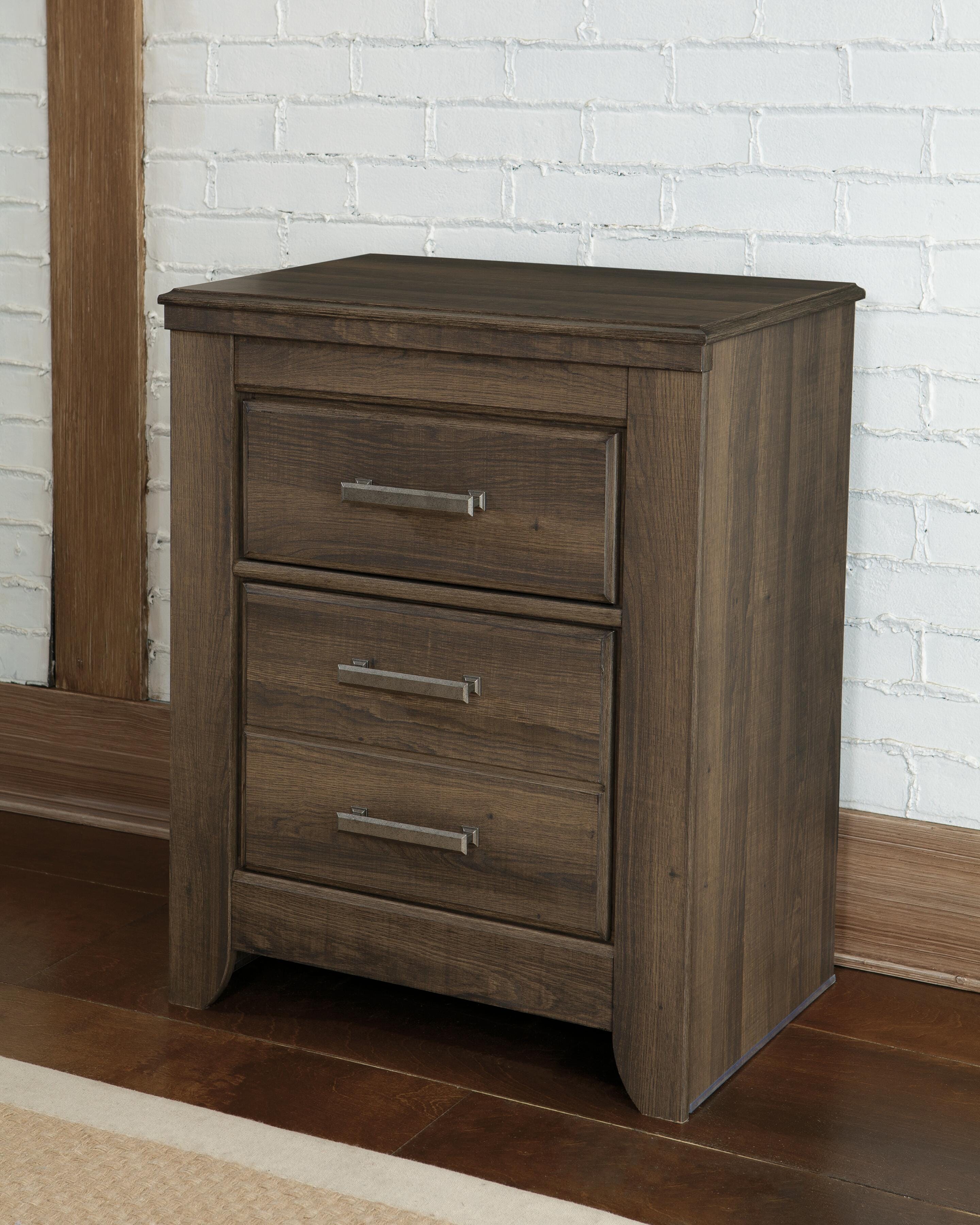 Juararo Dark Brown King Poster Bed and 2 Nightstands