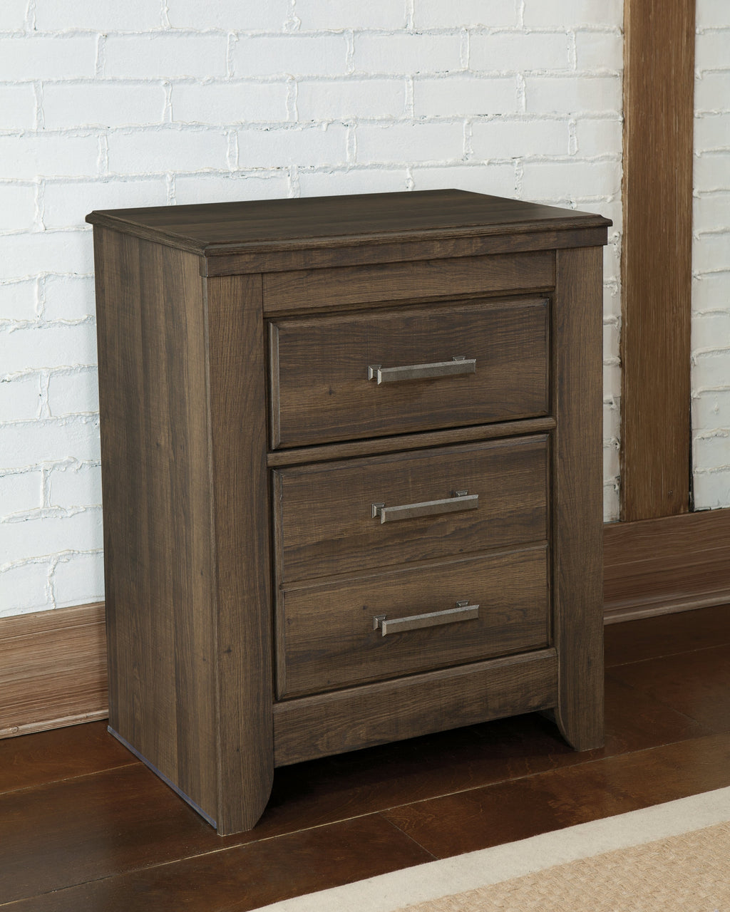 Juararo Dark Brown Queen Poster Bed w/Mirrored Dresser & 2 Nightstands
