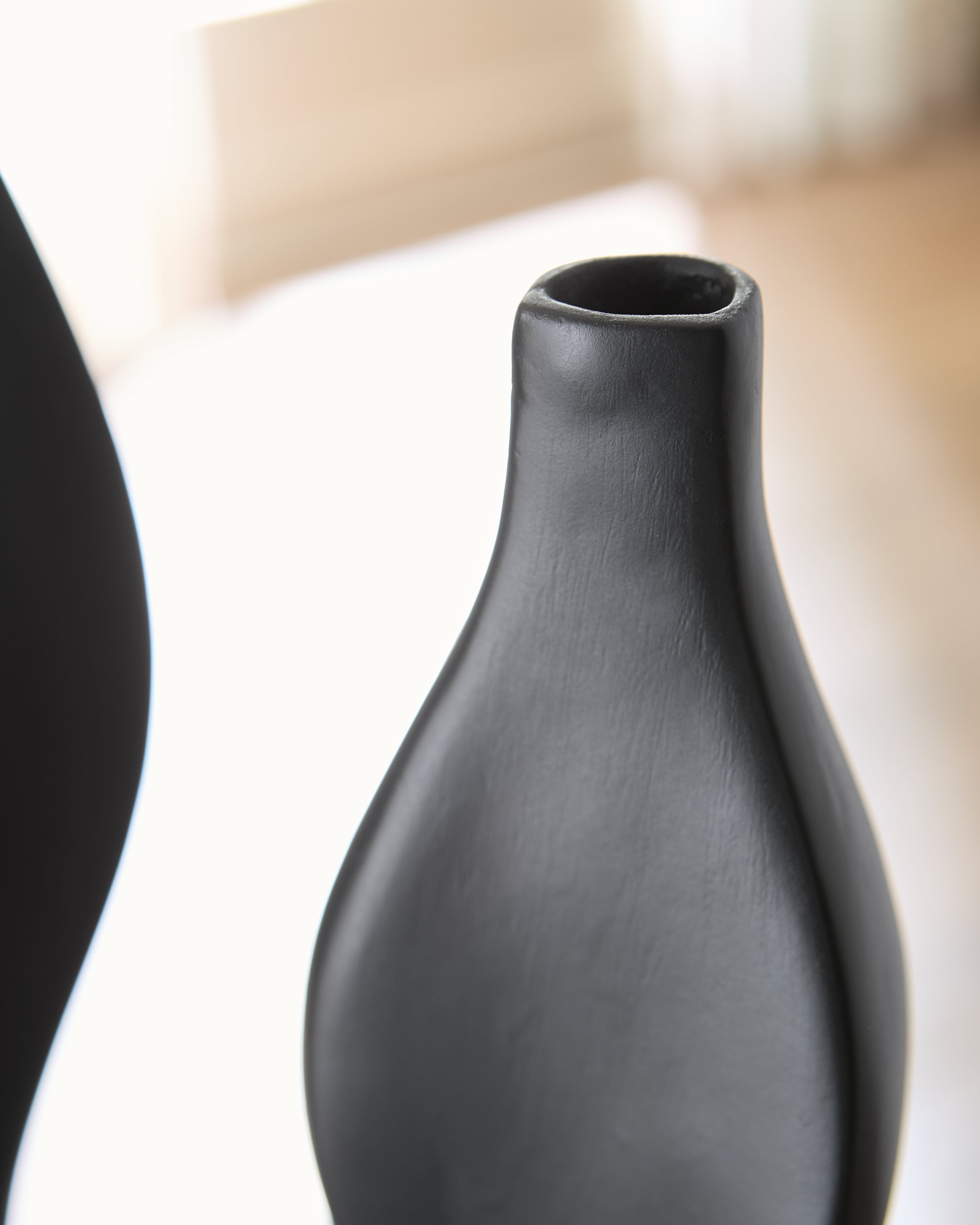Judsen Black Vase