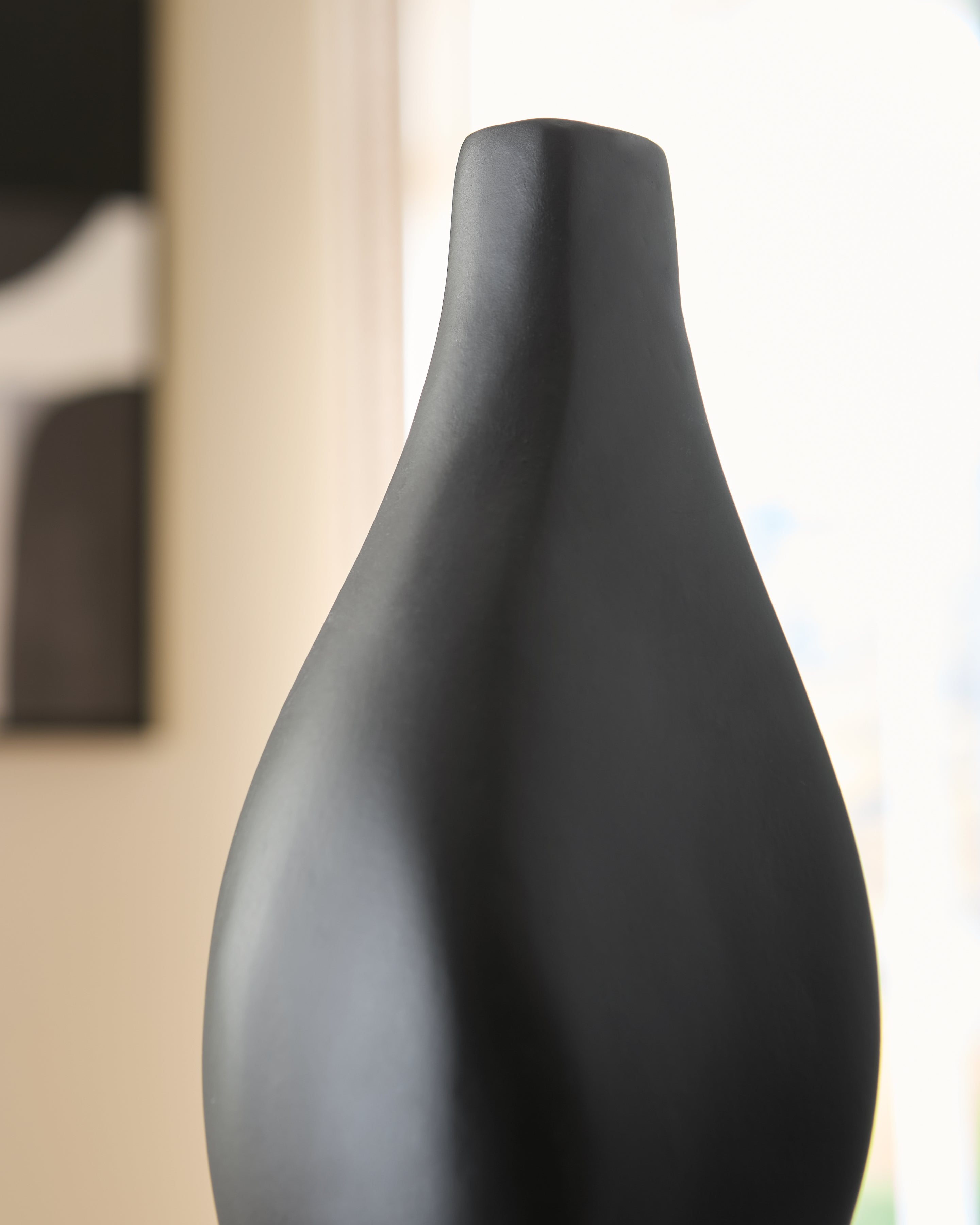 Judsen Black Vase
