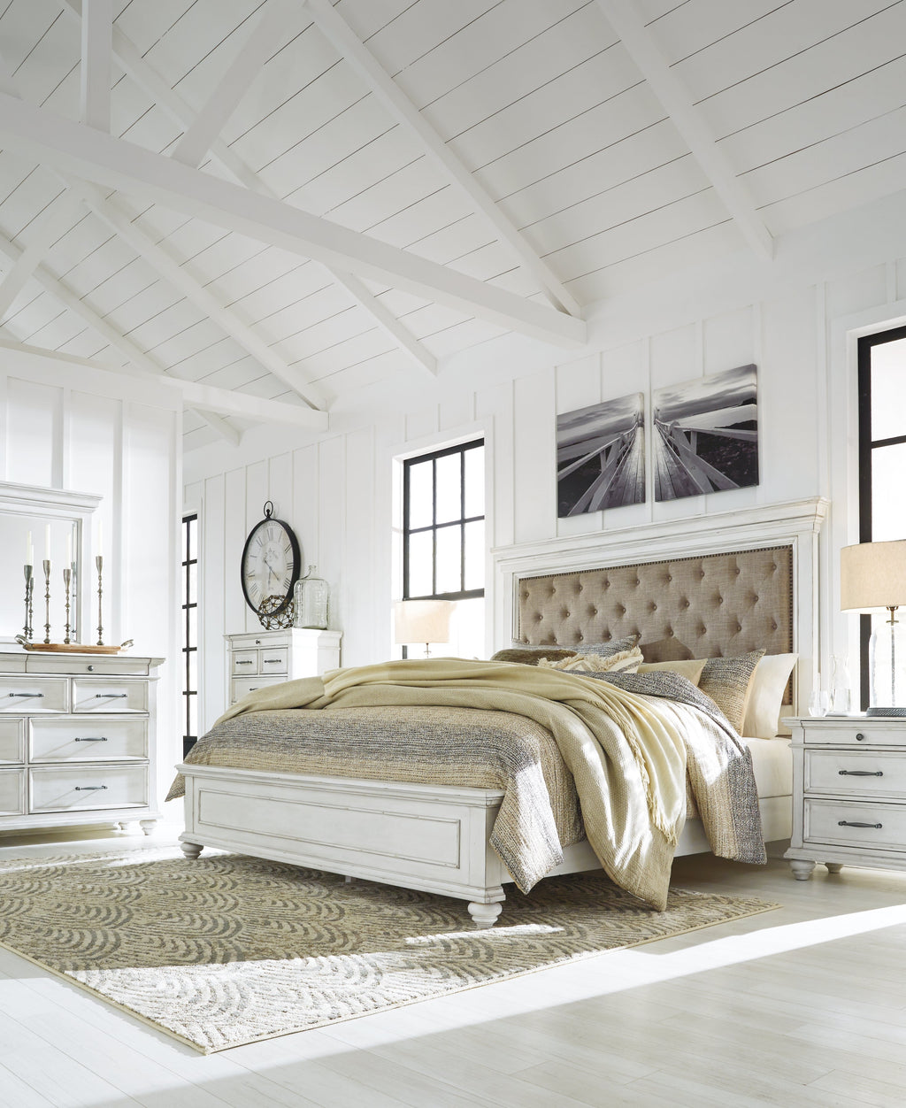 Kanwyn Whitewash Cal King Upholstered Panel Bedroom Set