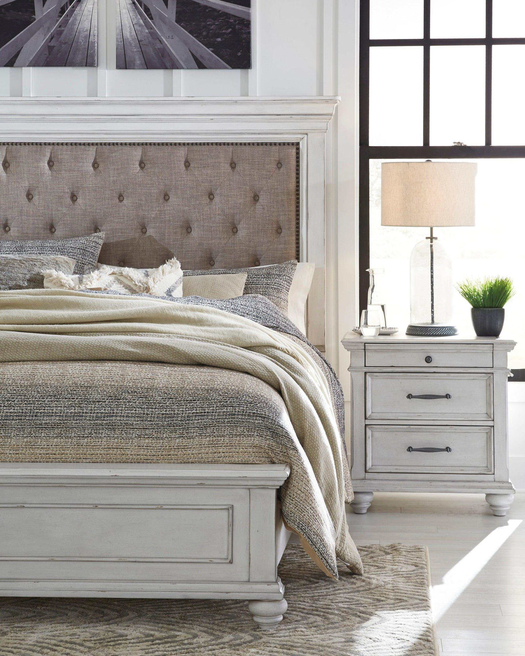Kanwyn Whitewash California King Bed w/ UPH HB