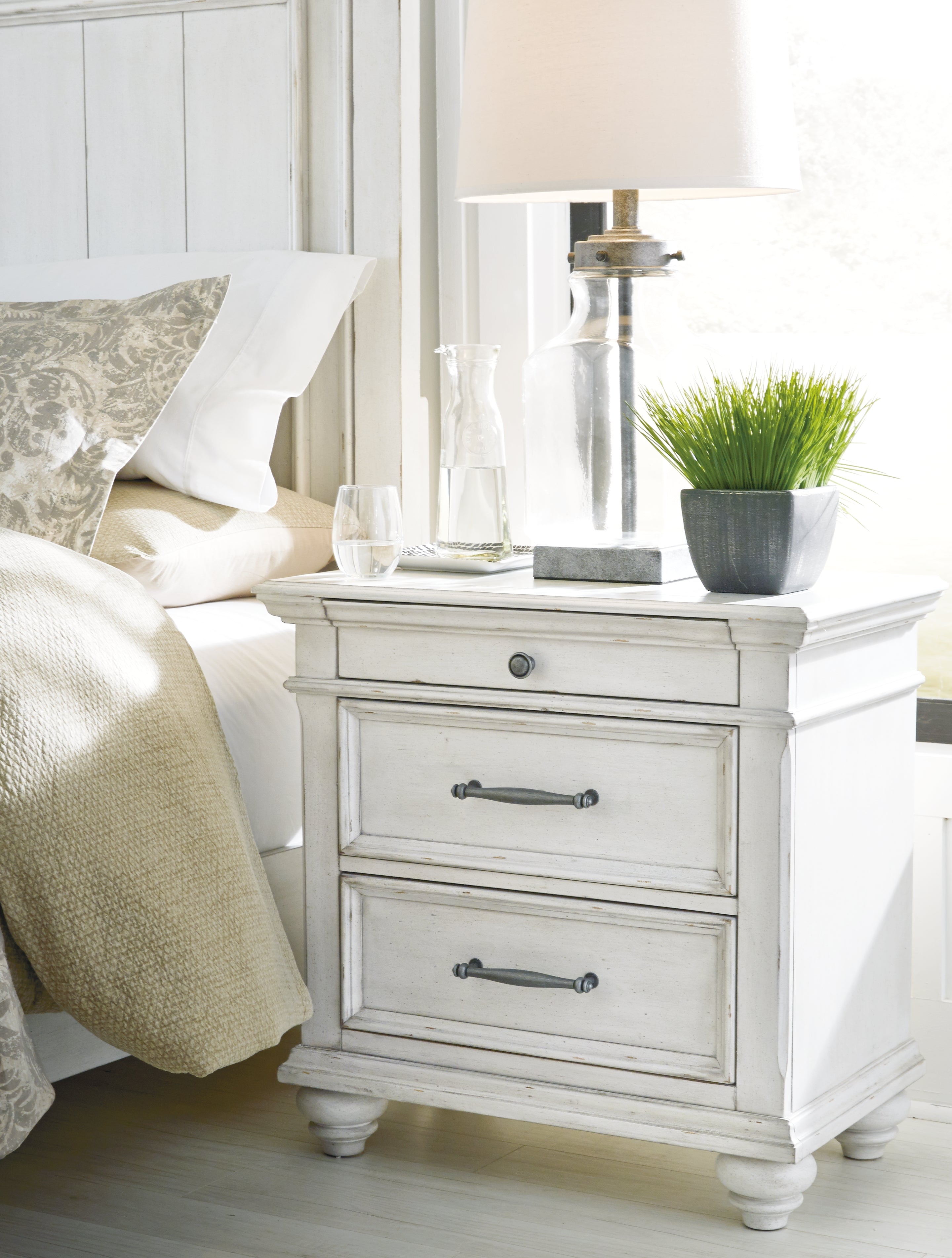 Kanwyn Whitewash King Panel Bedroom Set