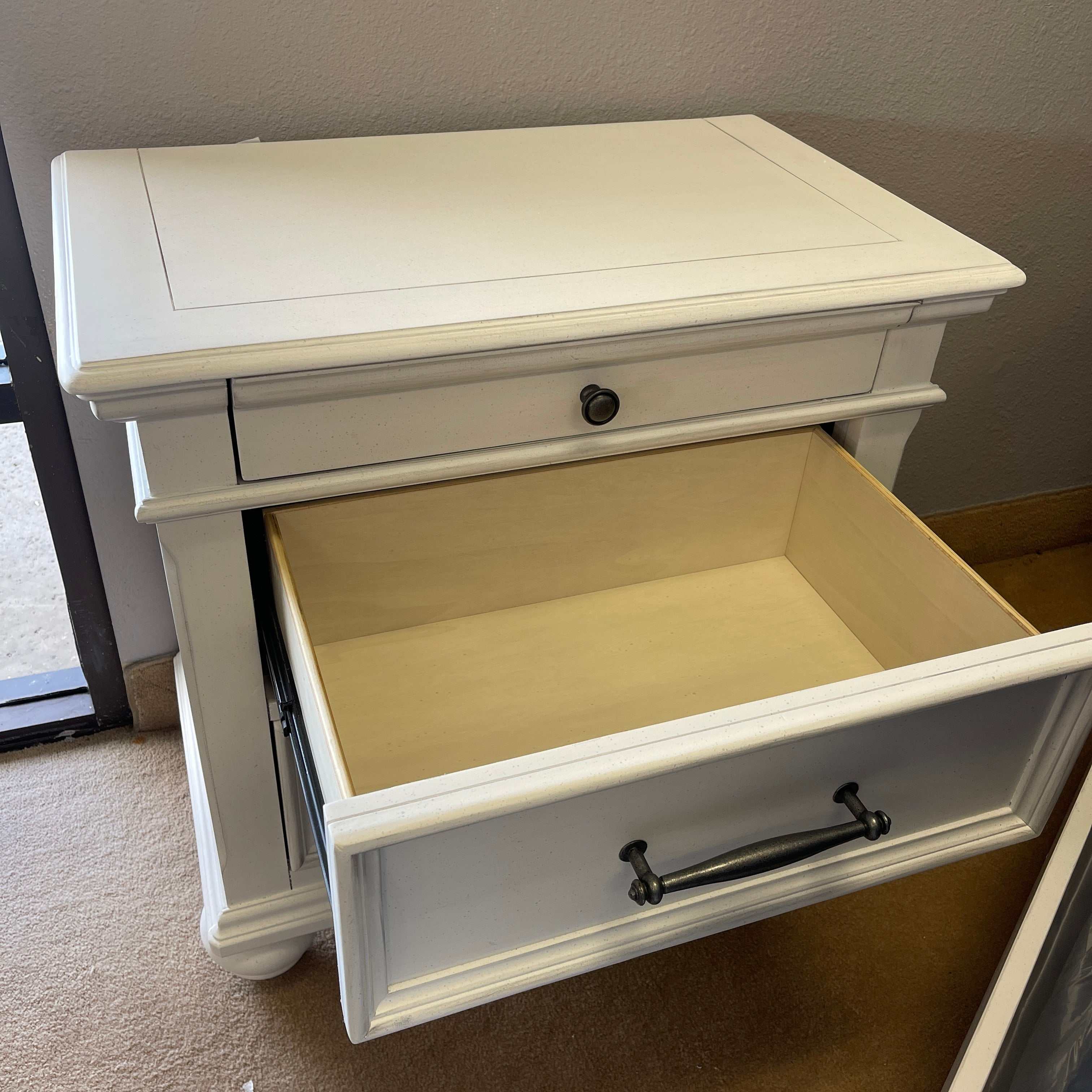 Kanwyn Whitewash Nightstand