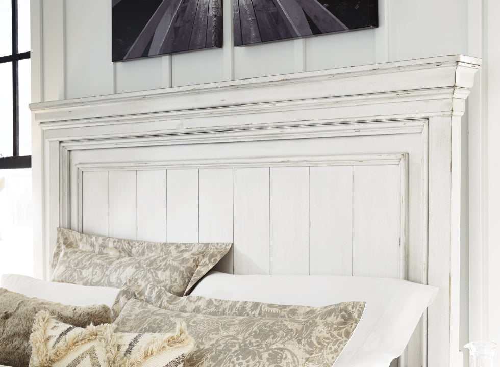 Kanwyn Whitewash Queen Panel Bed w/ Storage Bench