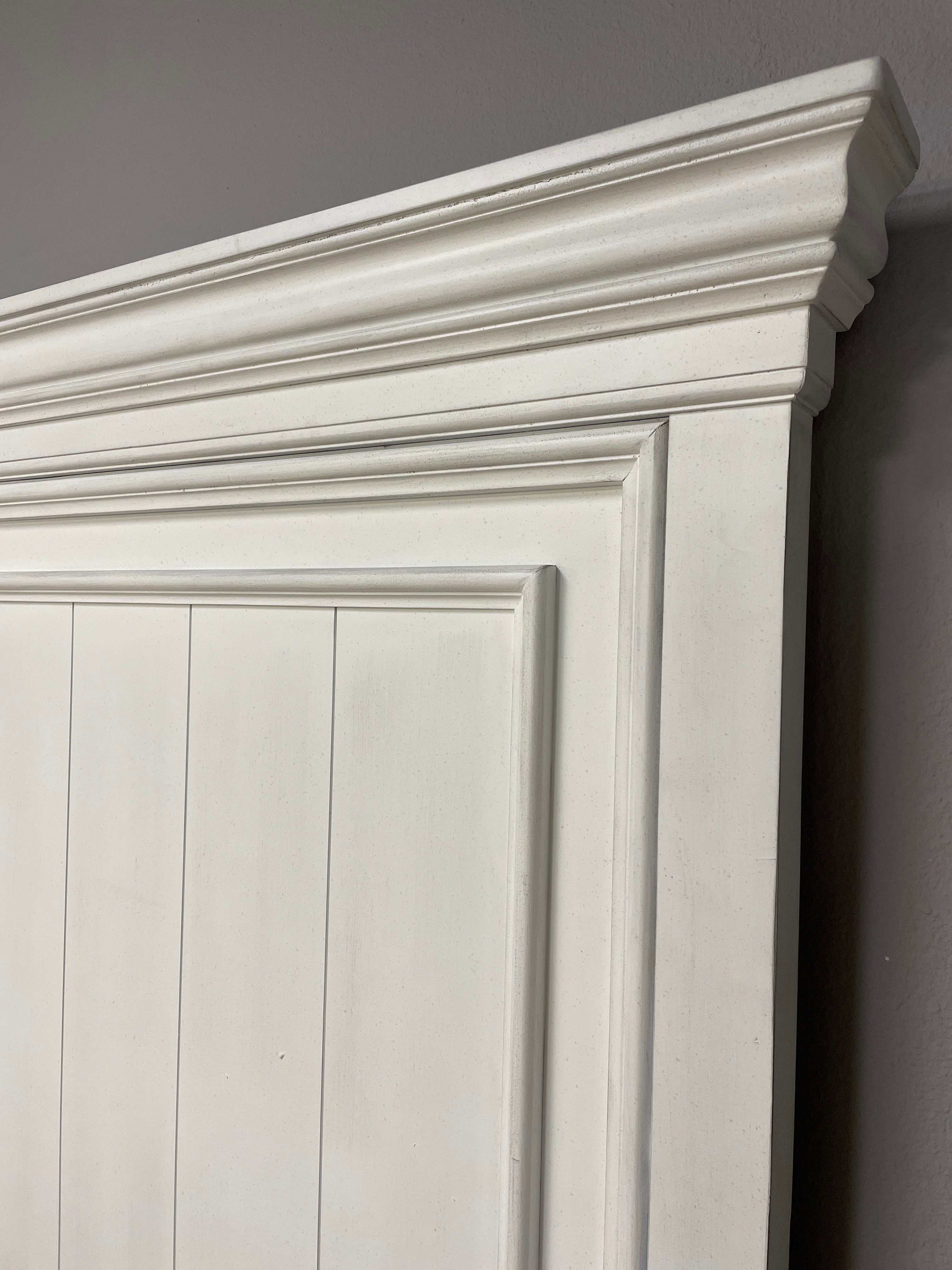 Kanwyn Whitewash Queen Panel Bedroom Set w/ Storage Bench / 5pc