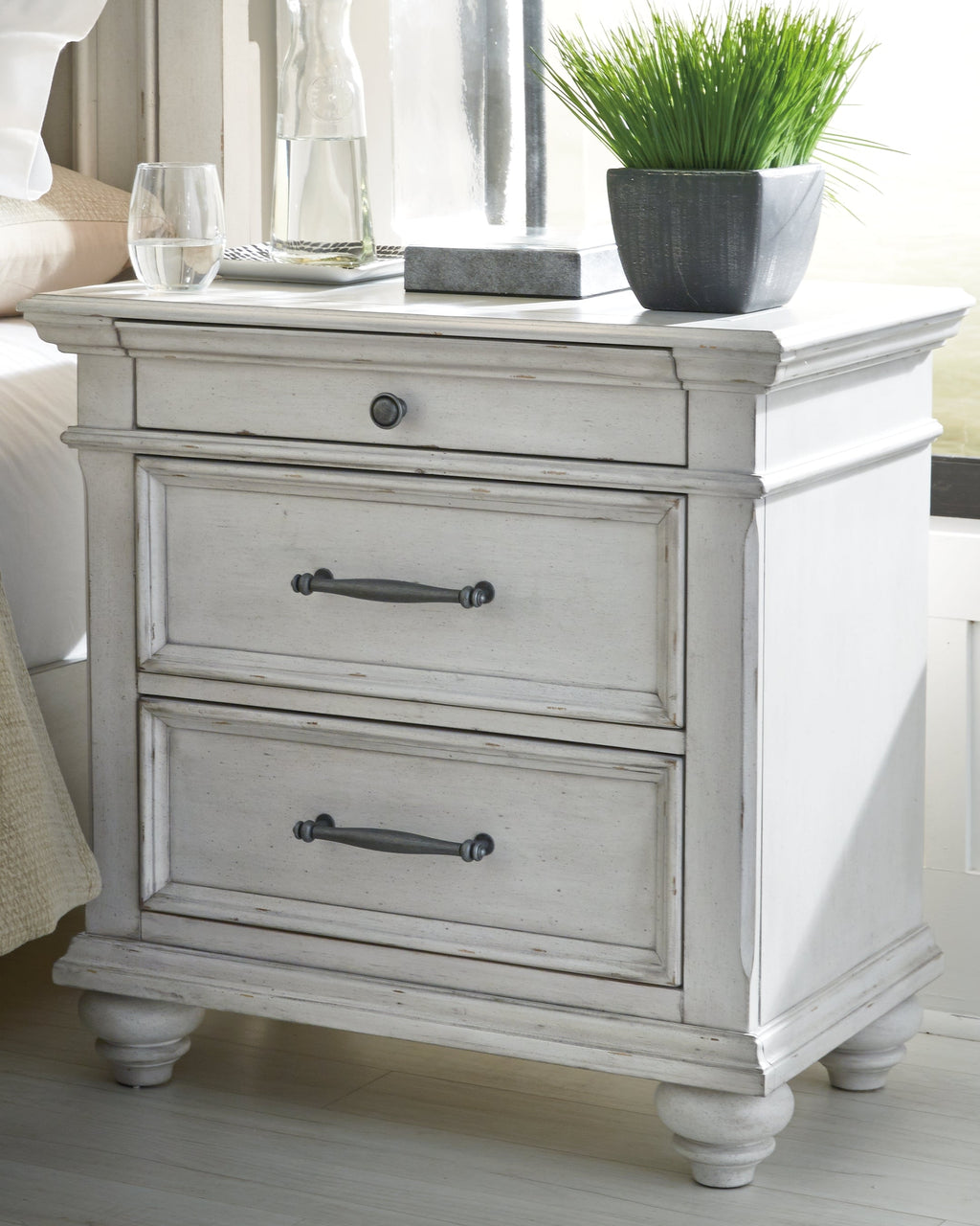 Kanwyn Whitewash Queen Panel Bedroom Set