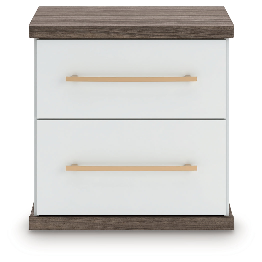 Kendanport /White King Platform Bed, Dresser, Mirror and Nightstand, Brown