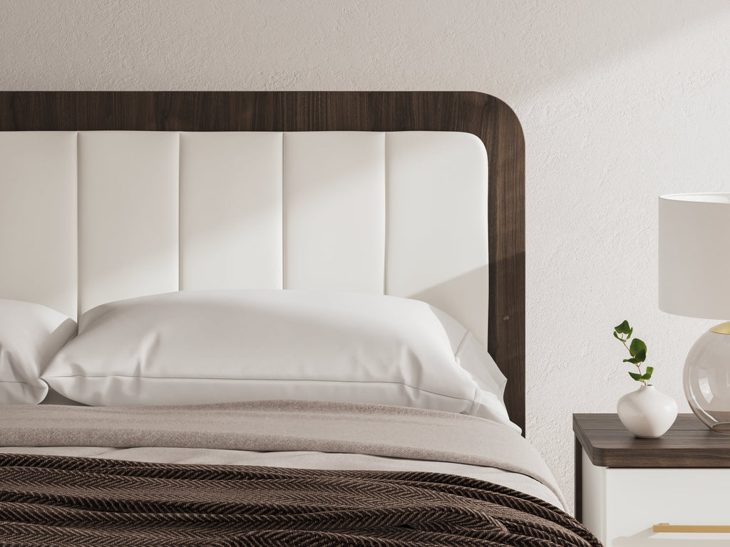 Kendanport White/Brown King Upholstered Bed