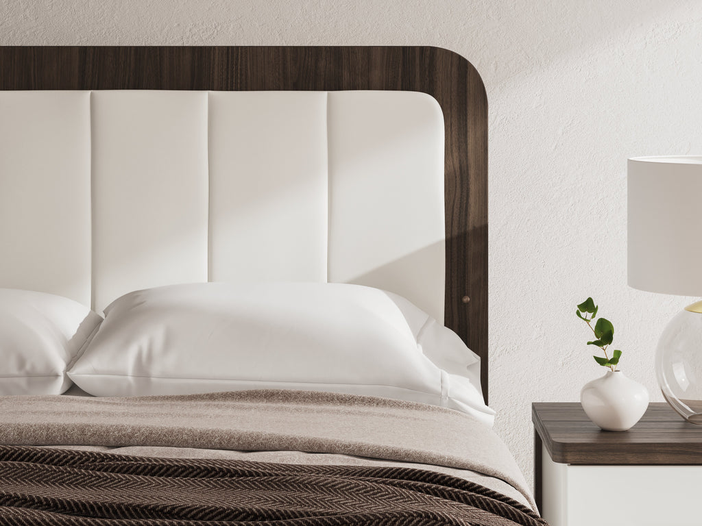 Kendanport White/Brown Queen Upholstered Bed