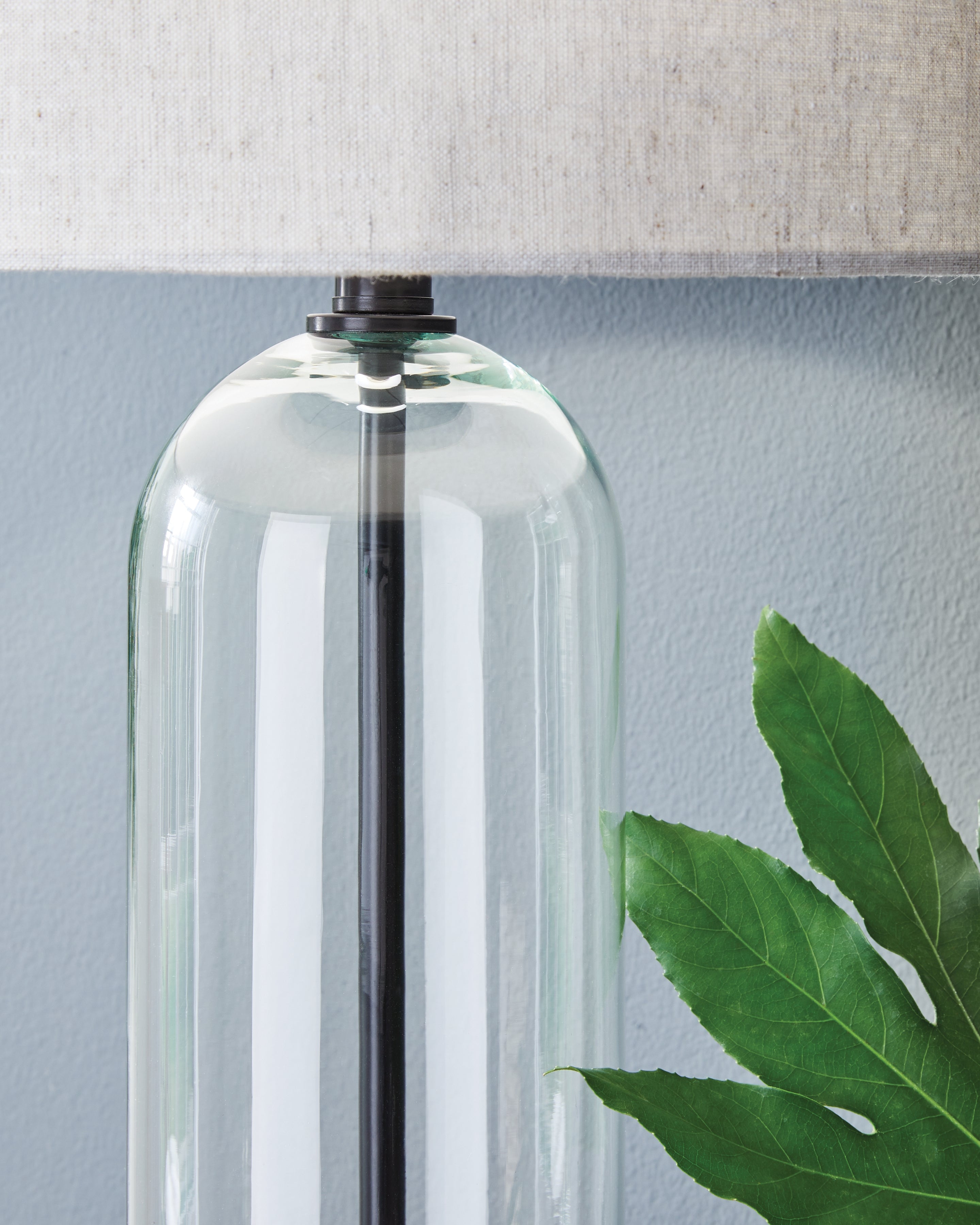 Kerrbrook Clear/Black Glass Table Lamp (1/CN)