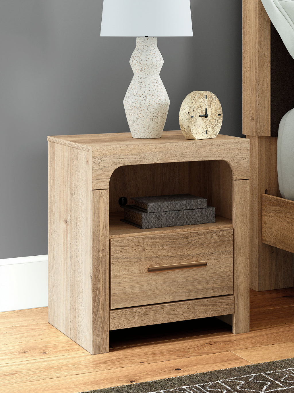 Kinlanni Queen Panel Bed, Dresser, Mirror and Nightstand, Tan