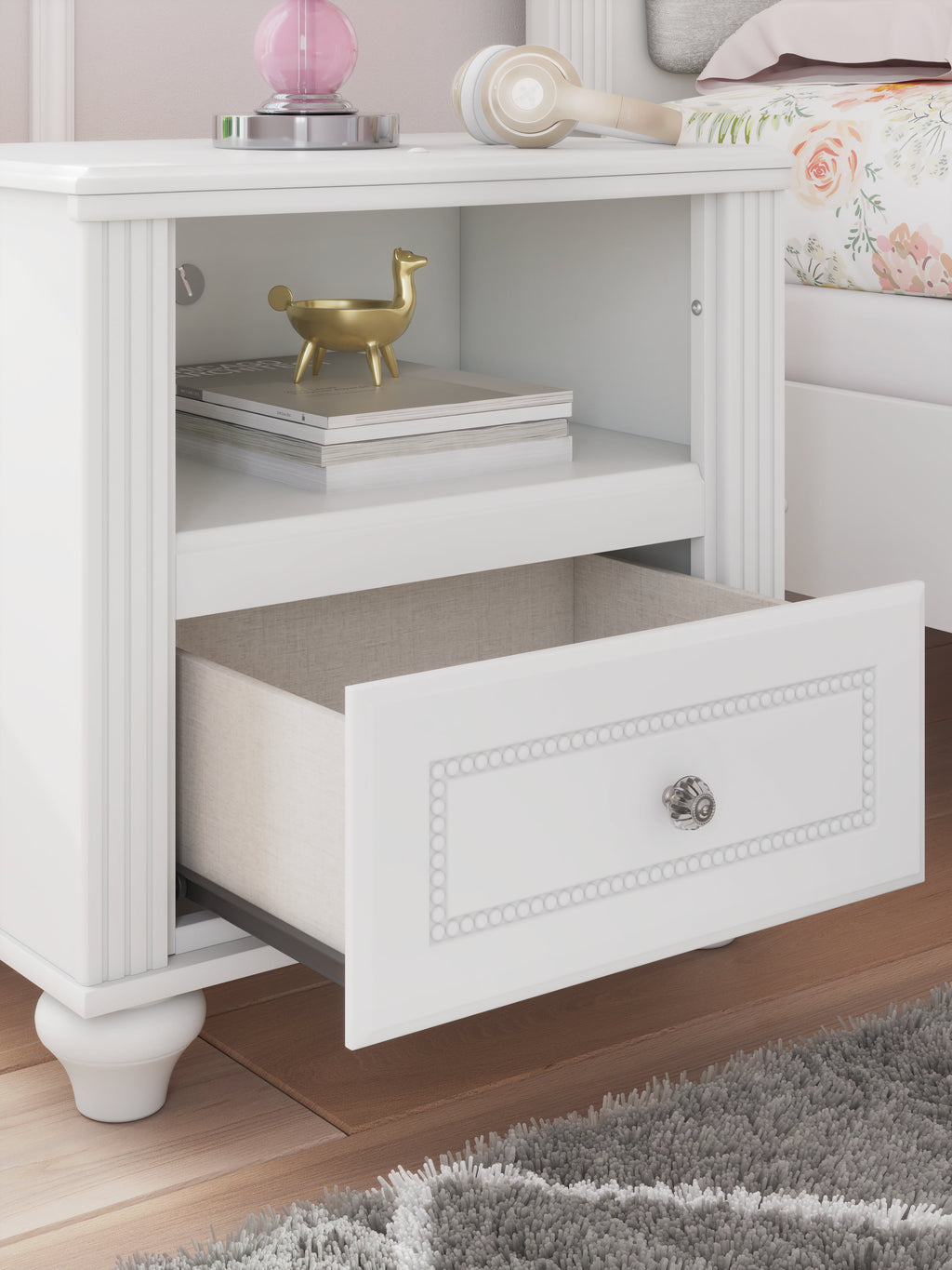 Kozlani White One Drawer Night Stand