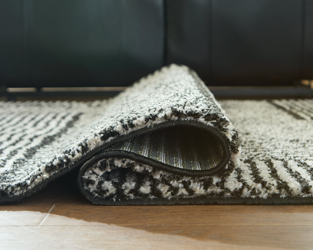 Kurtmen Black/Ivory Medium Rug