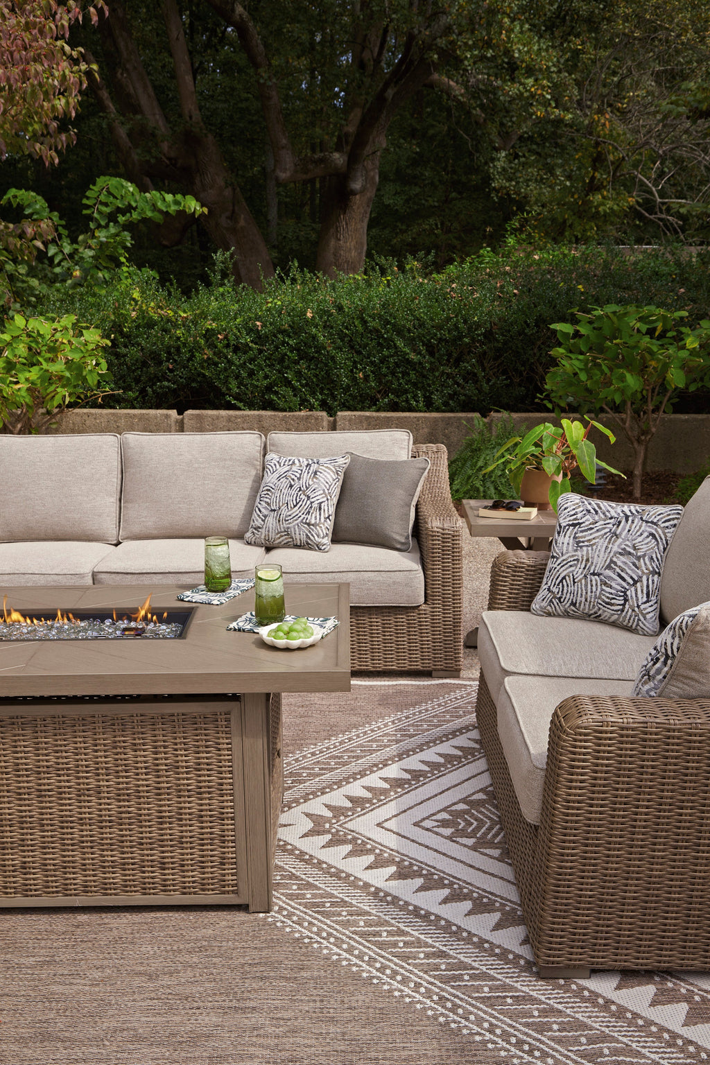 Laguna Heights Beige 2-Piece Outdoor Seating Set