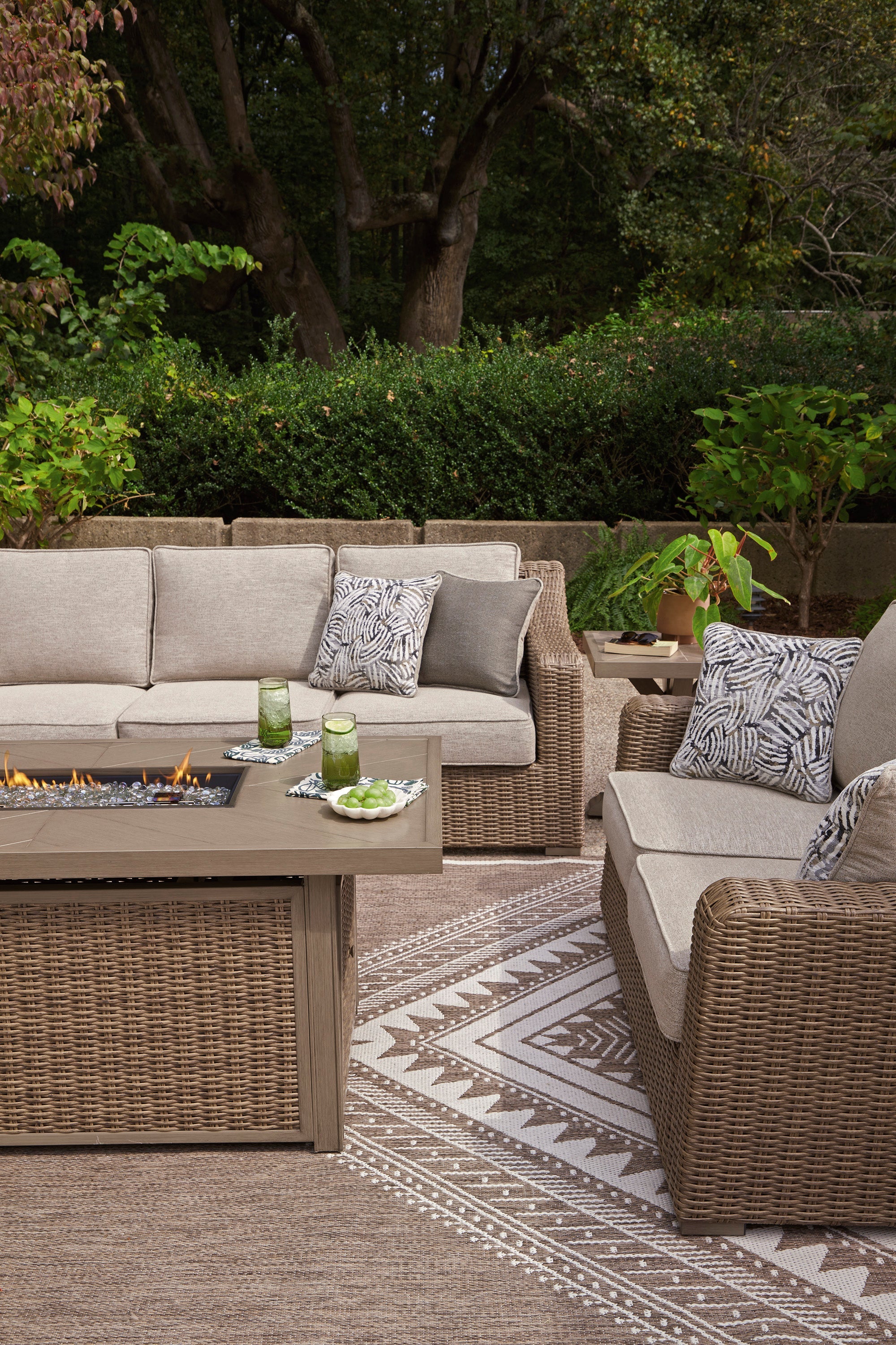 Laguna Heights Beige 2-Piece Outdoor Seating Set