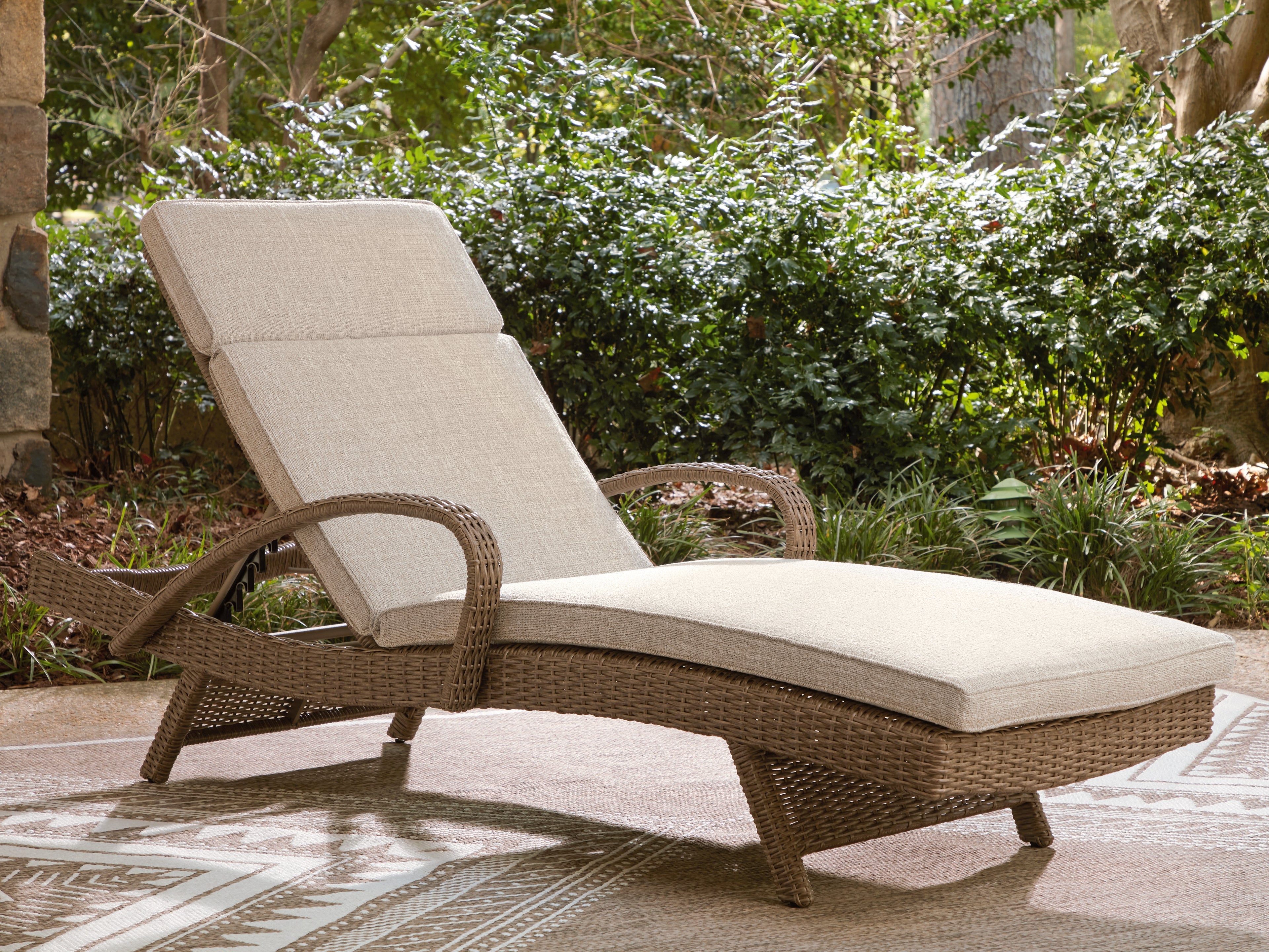 Laguna Heights Beige Outdoor Chaise Lounge with Cushion