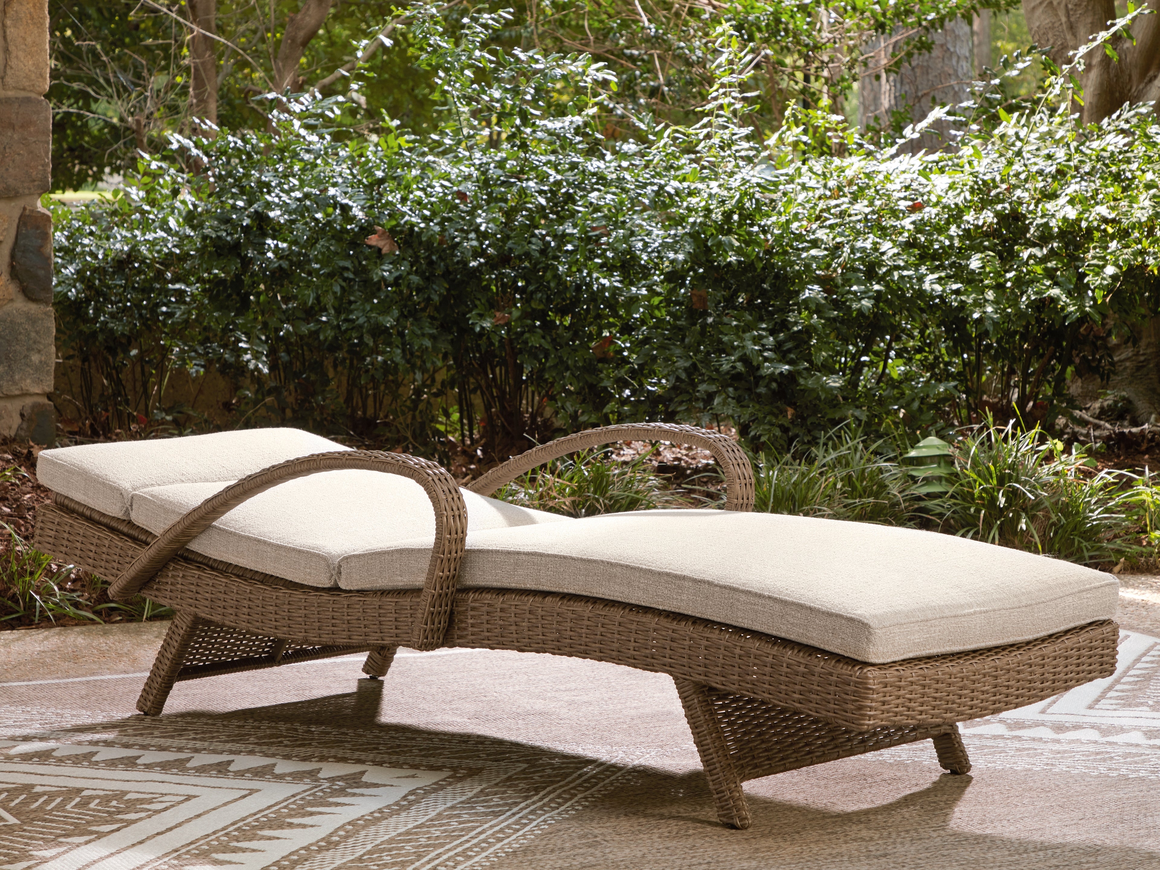 Laguna Heights Beige Outdoor Chaise Lounge with Cushion