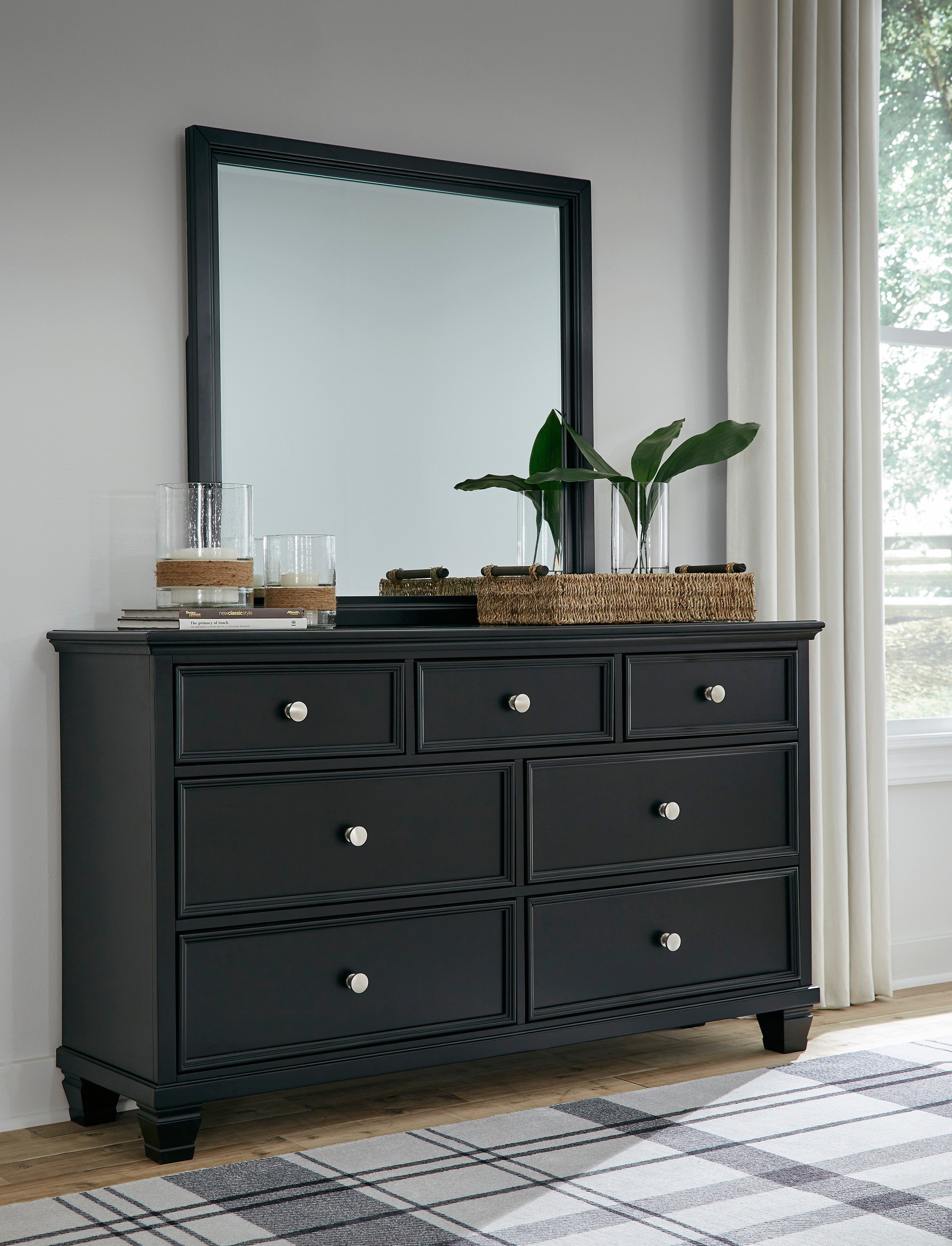 Lanolee Black King Panel 5-Piece Bedroom Set